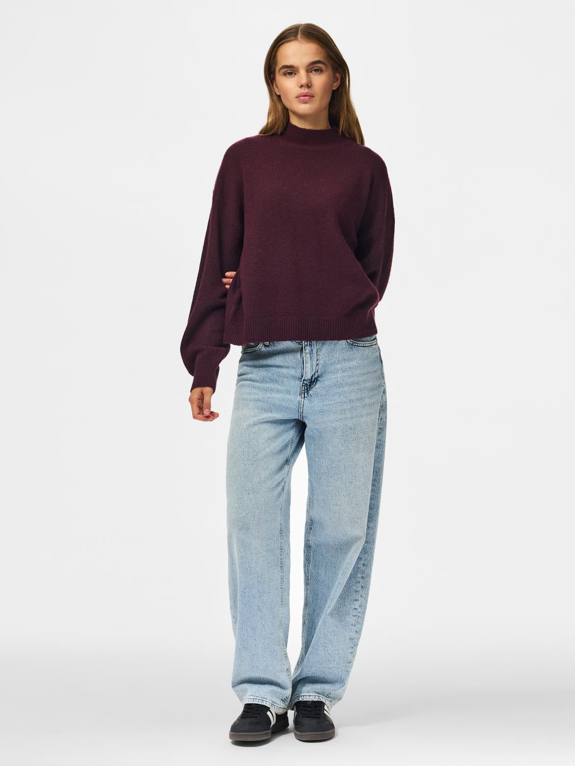 model_shot-front_full