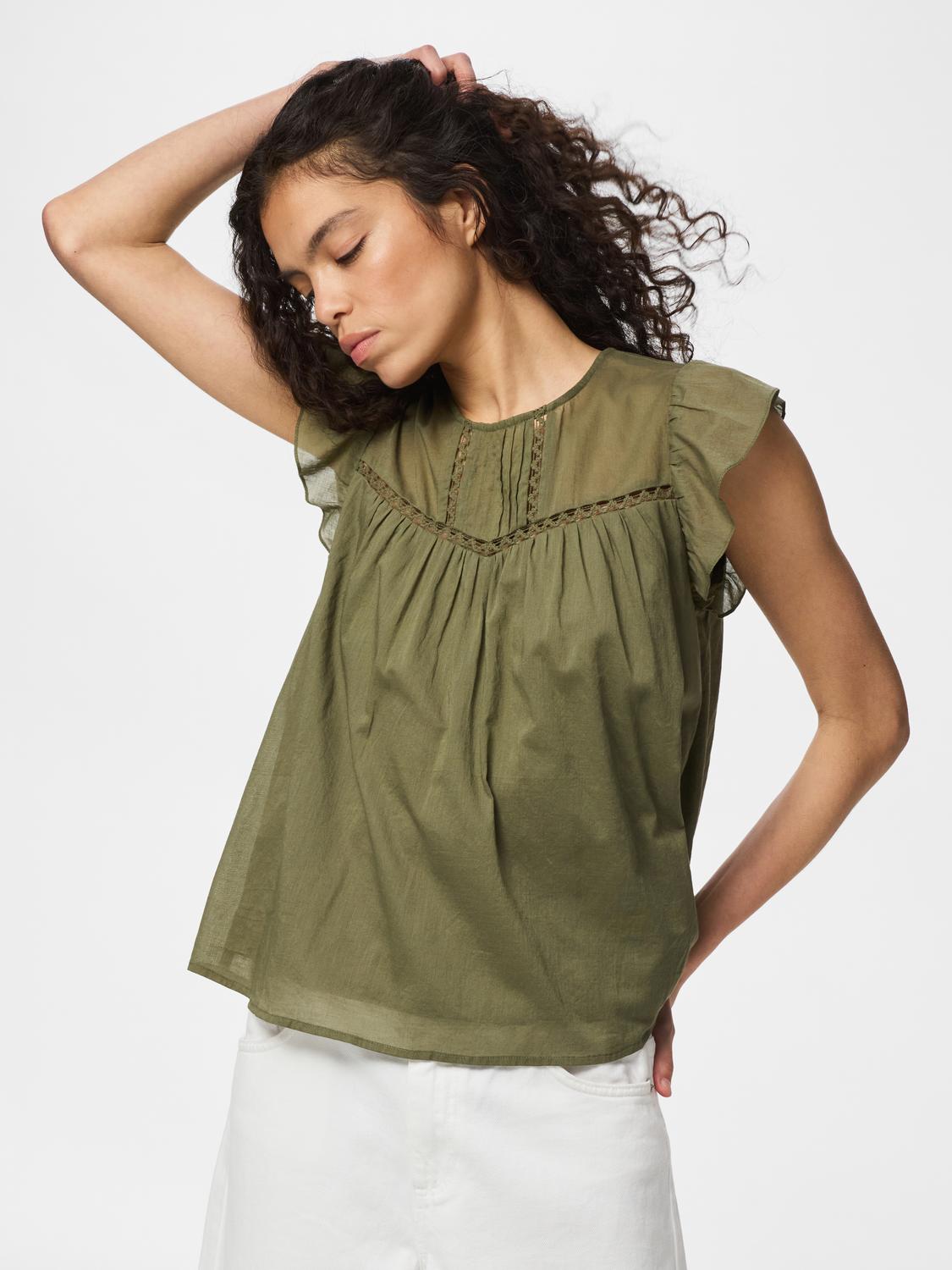 model_shot-front
