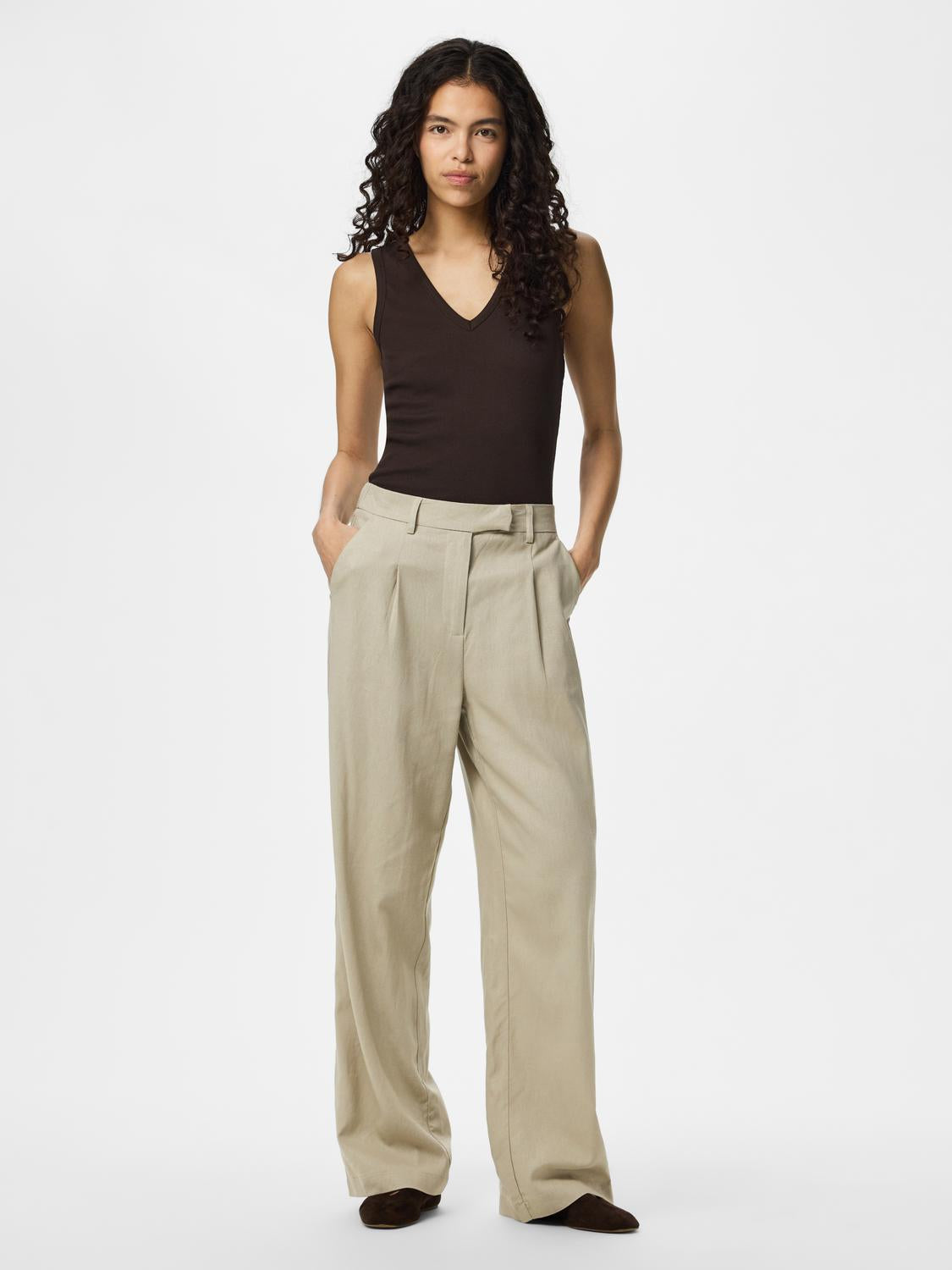 model_shot-front_full