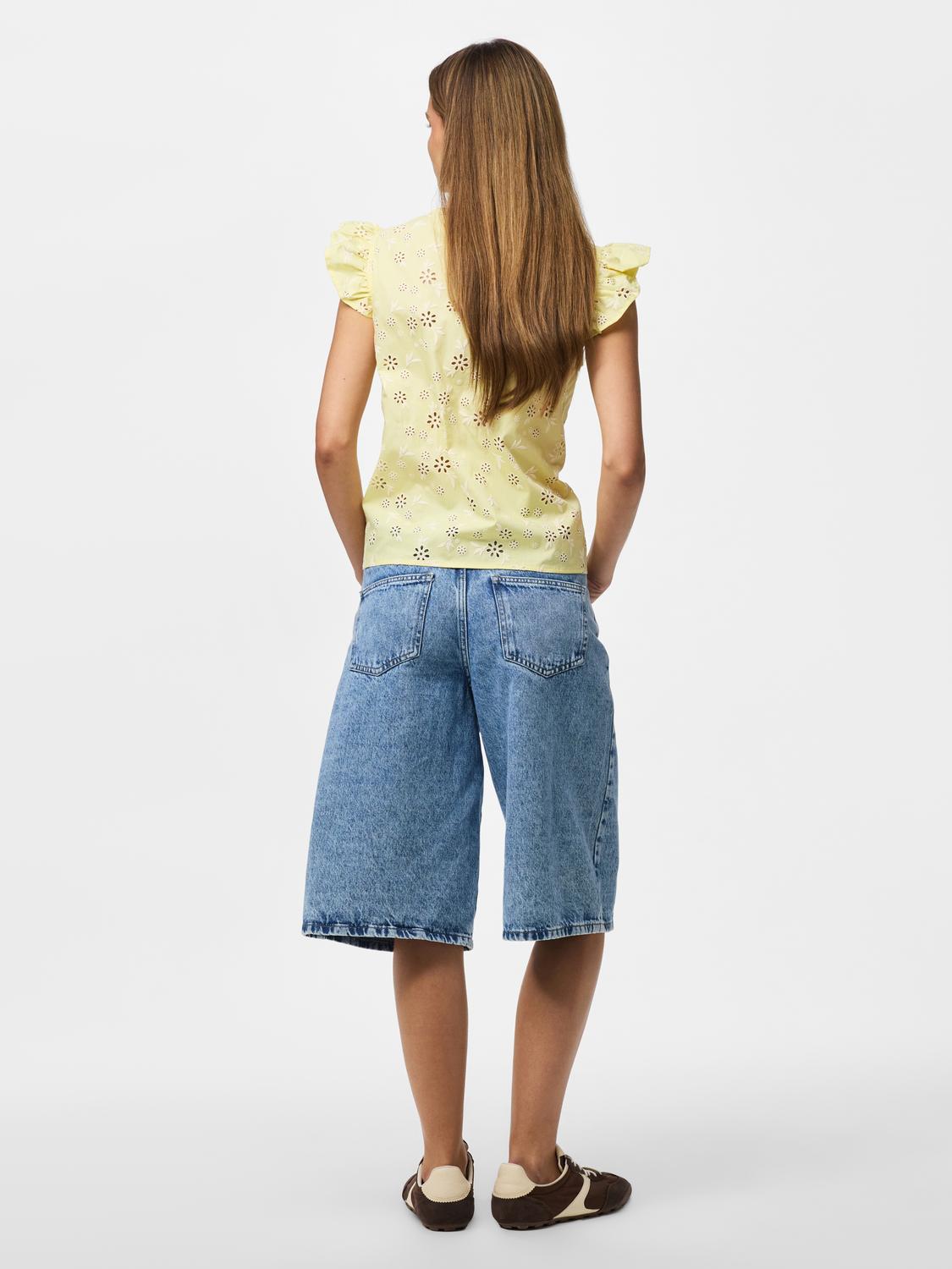 model_shot-back