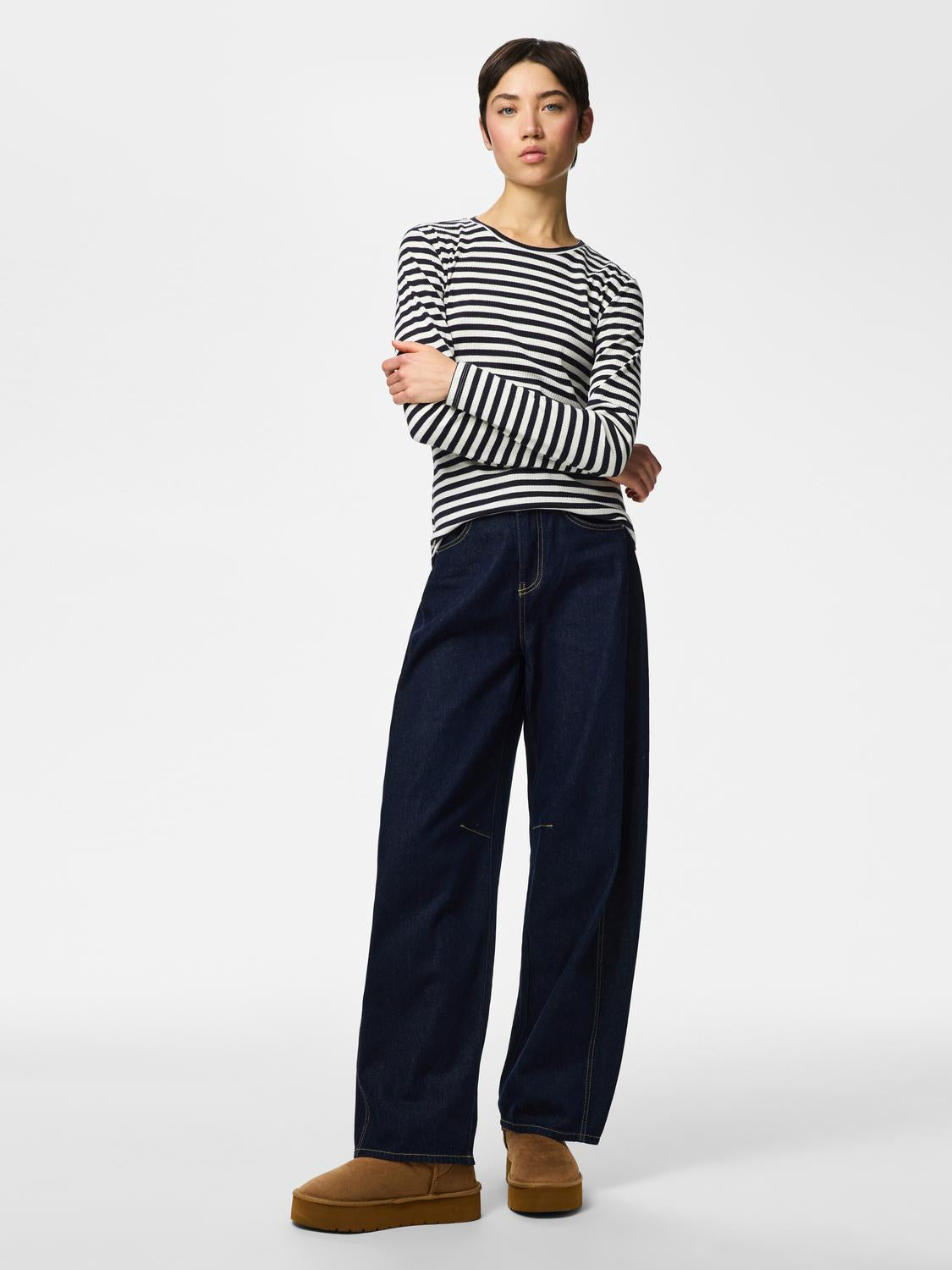 model_shot-front_full