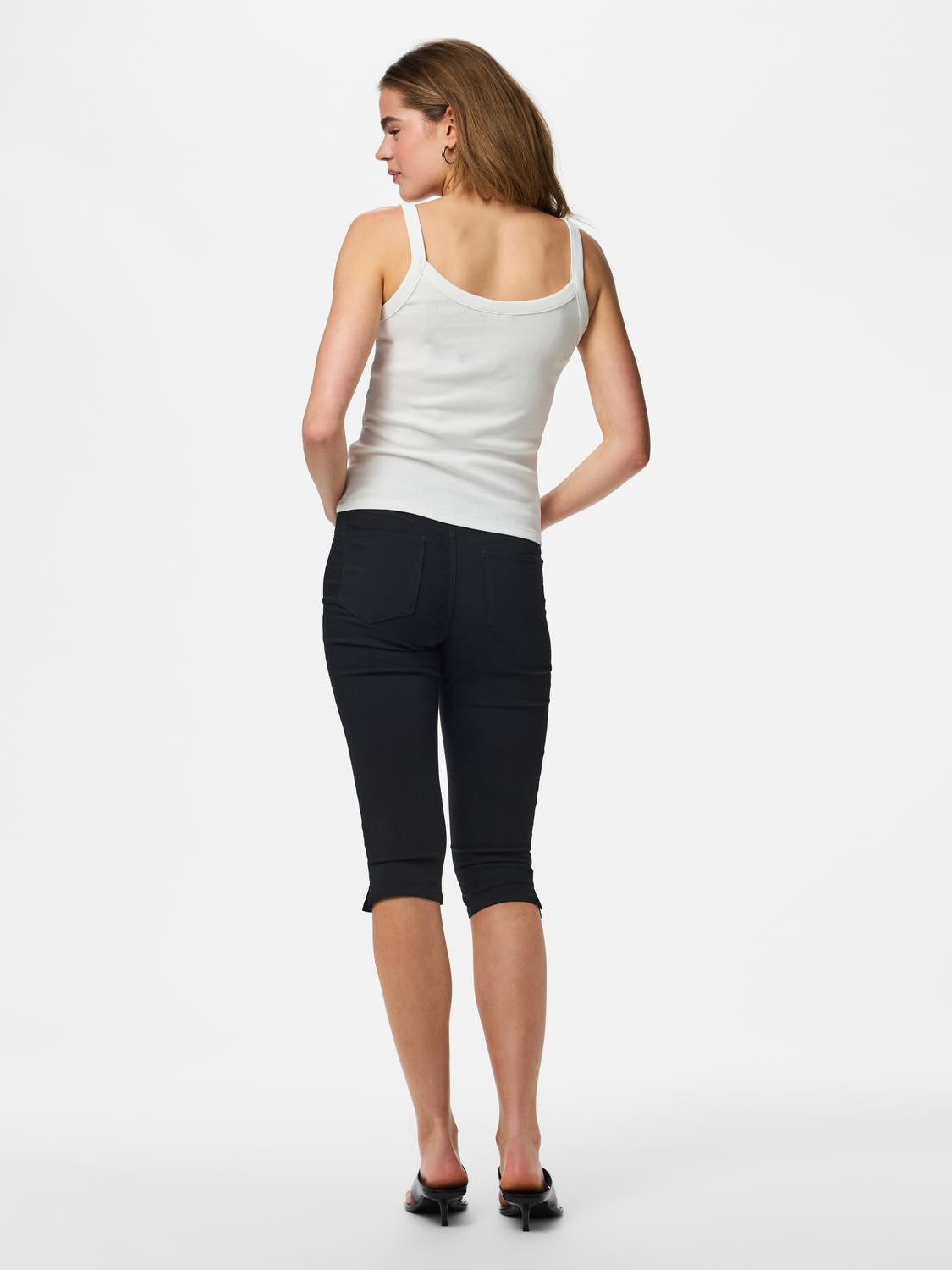 model_shot-back