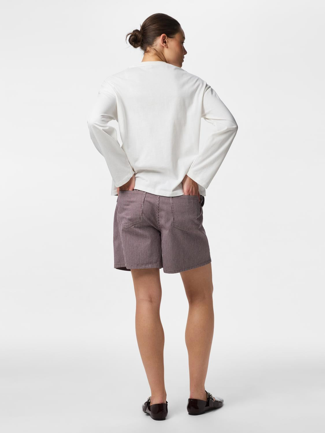 model_shot-back