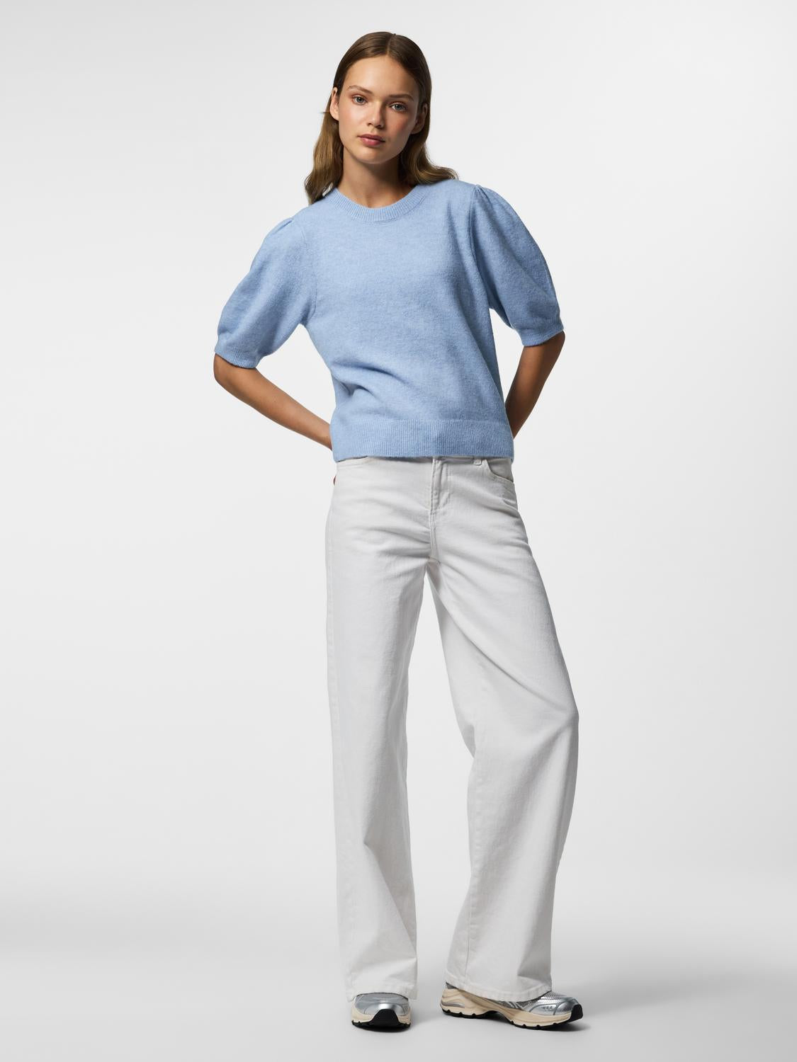 model_shot-front_full