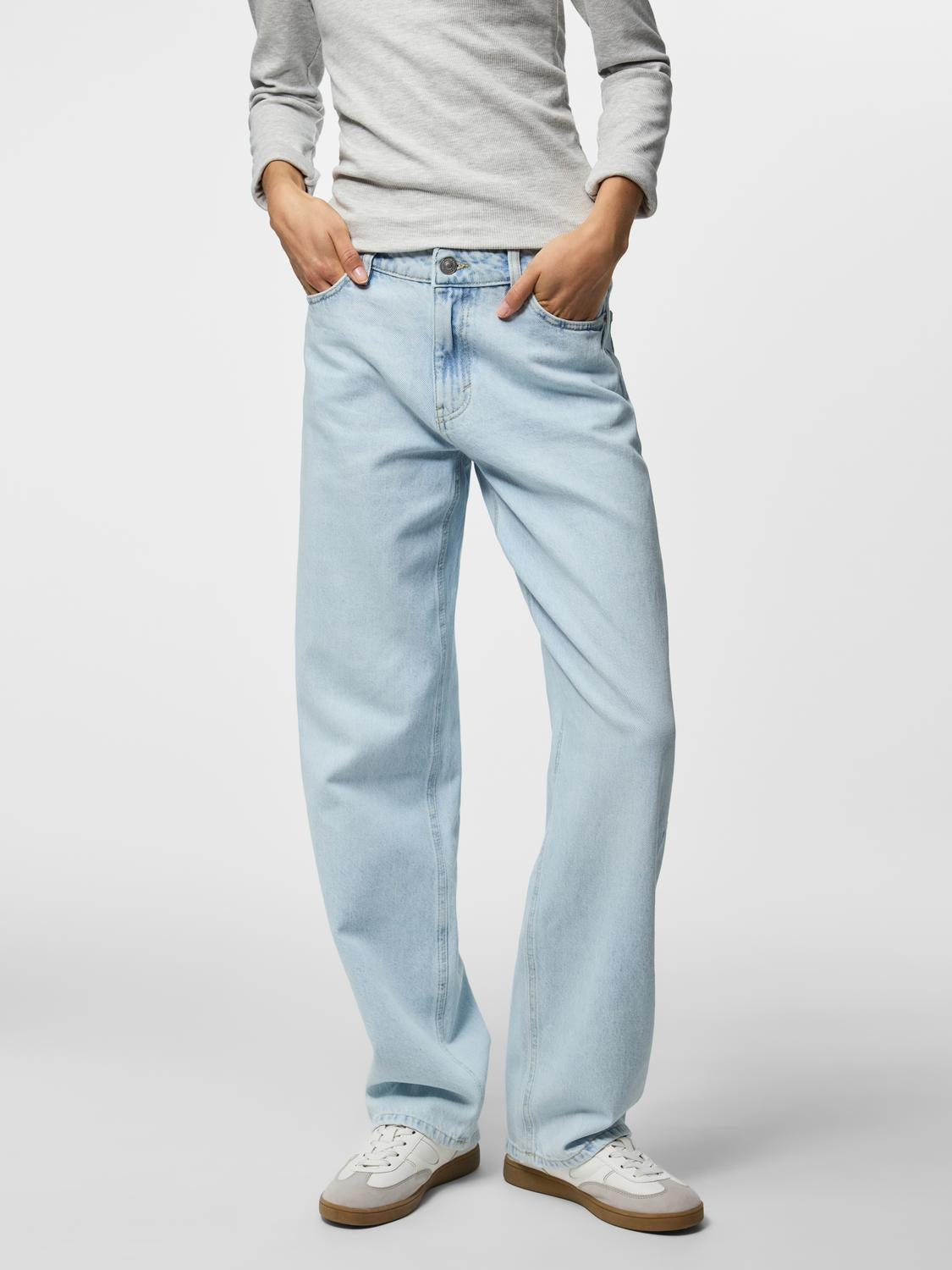 model_shot-front