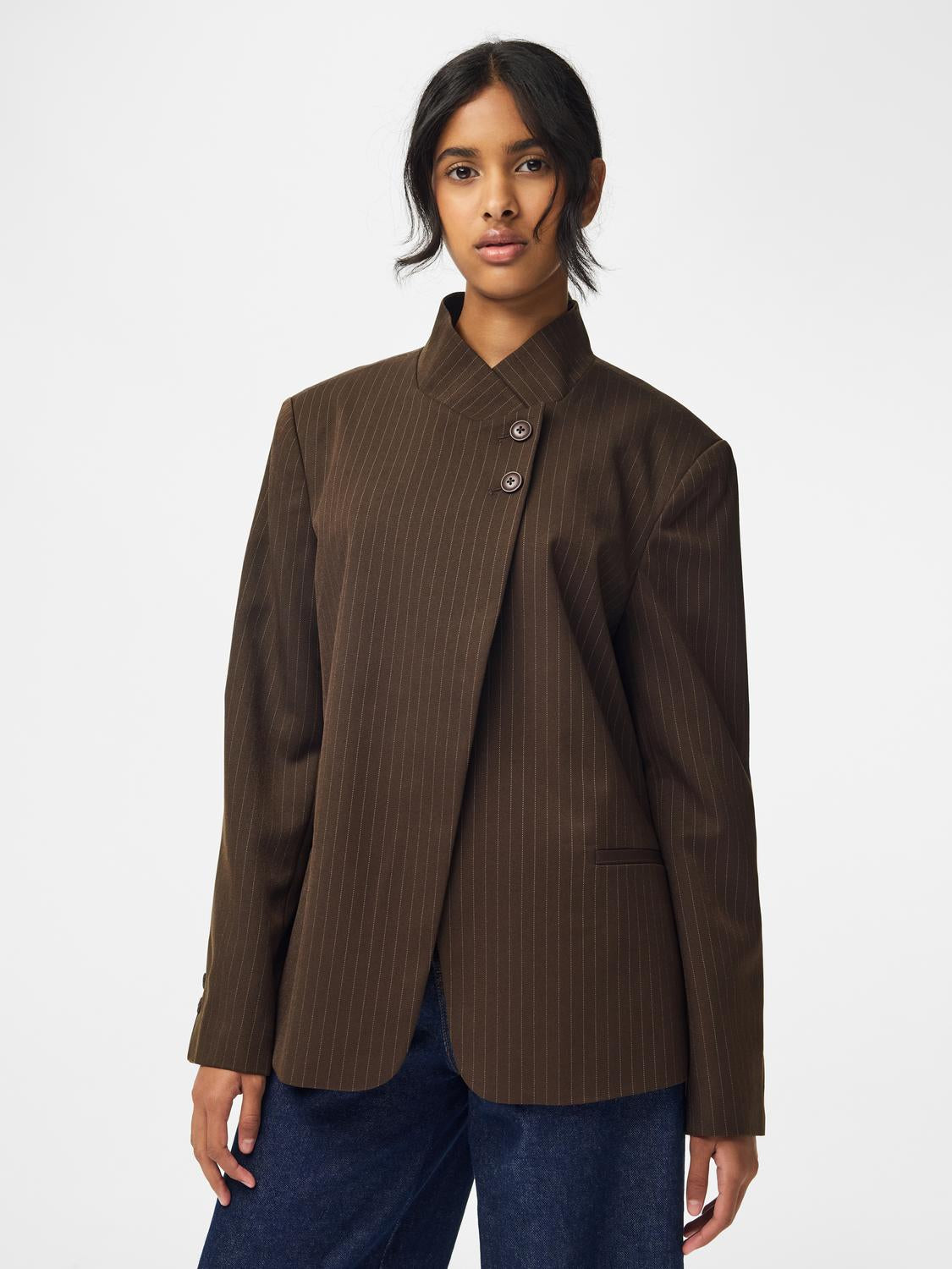 model_shot-front