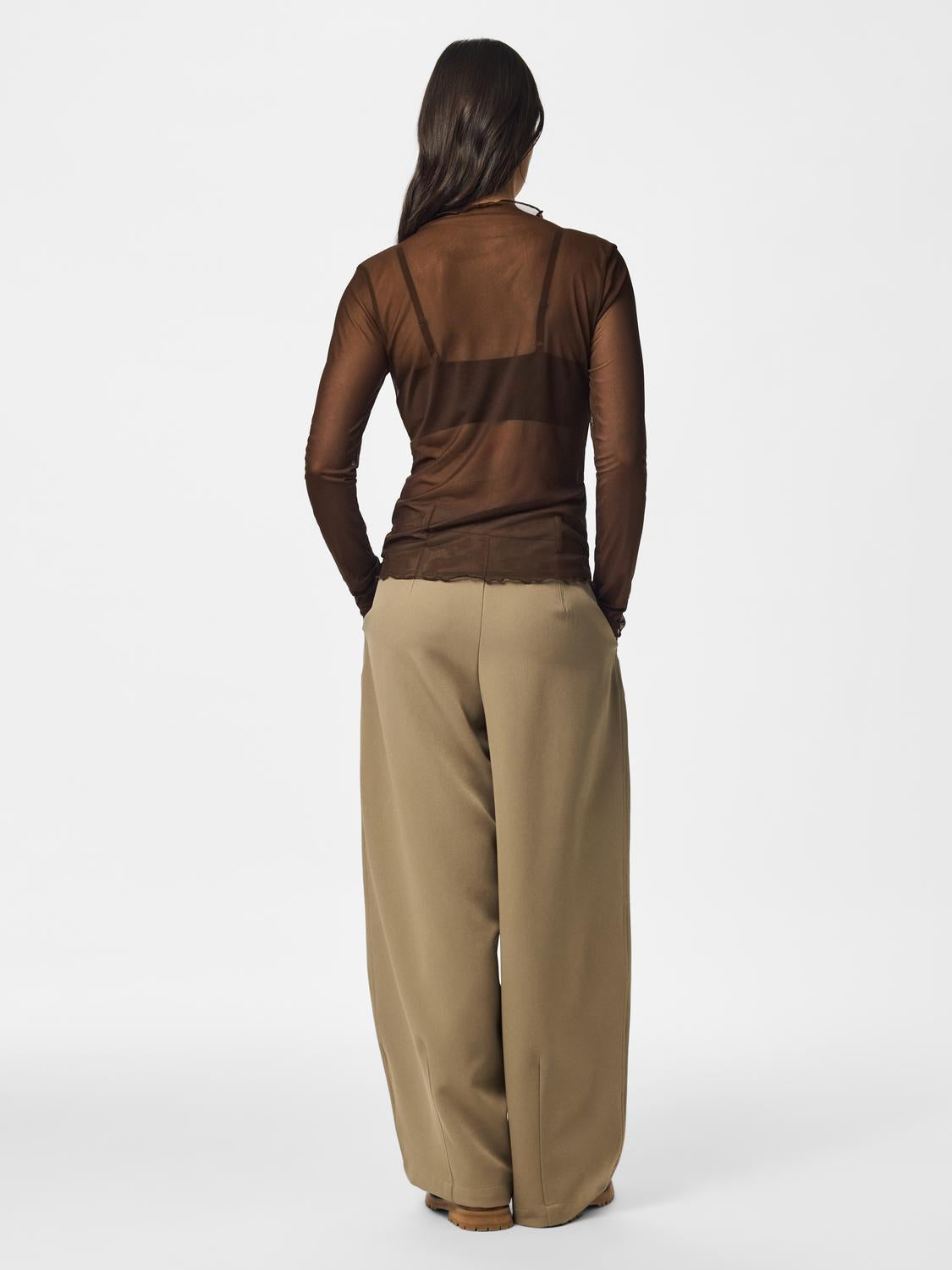 model_shot-back