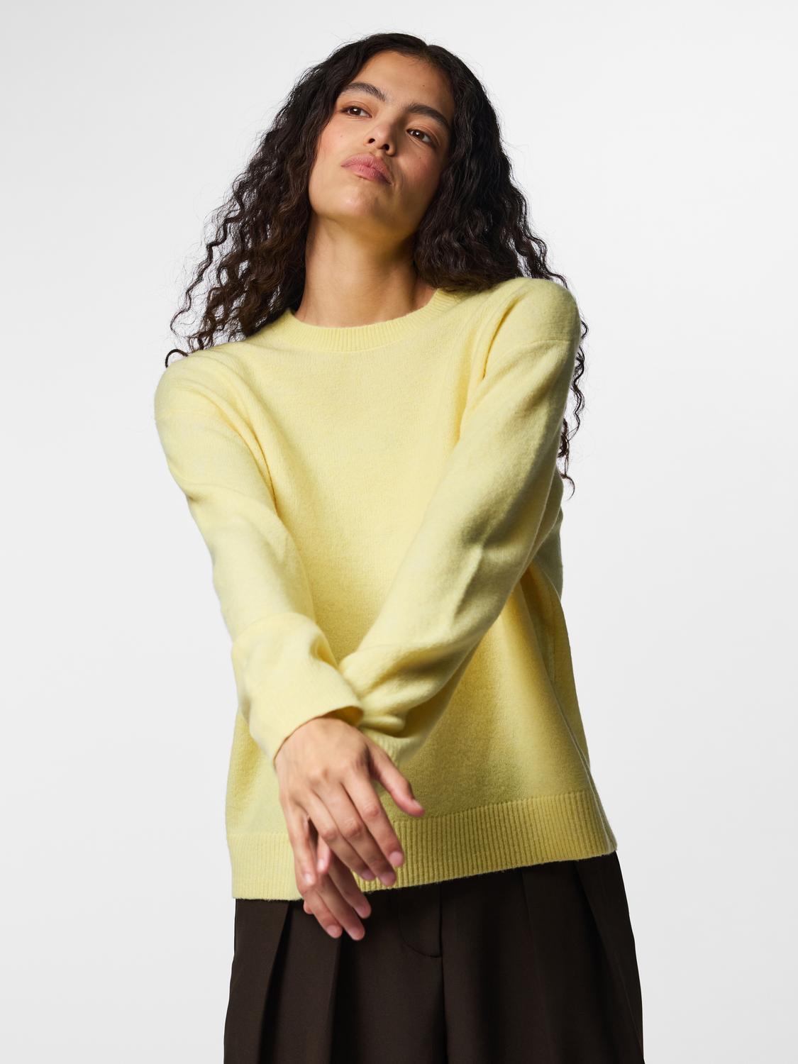 model_shot-front