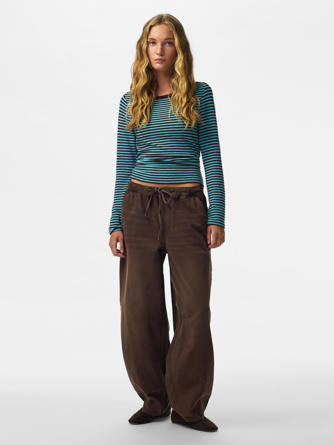 model_shot-front_full