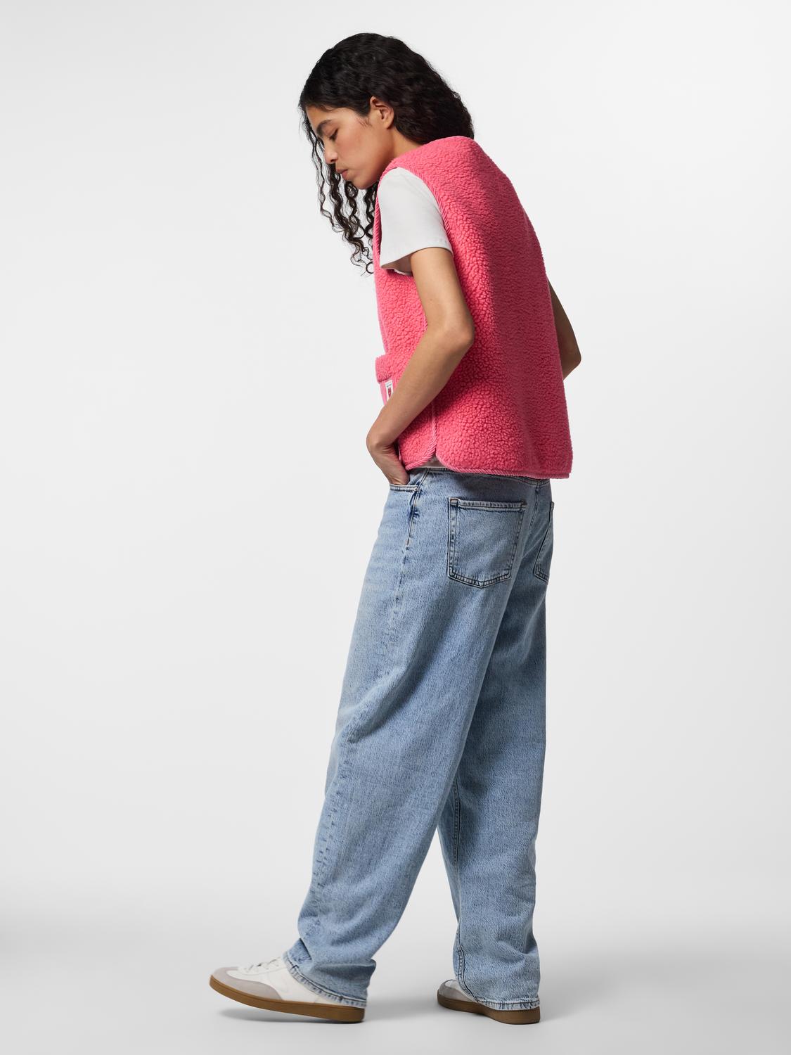 model_shot-back