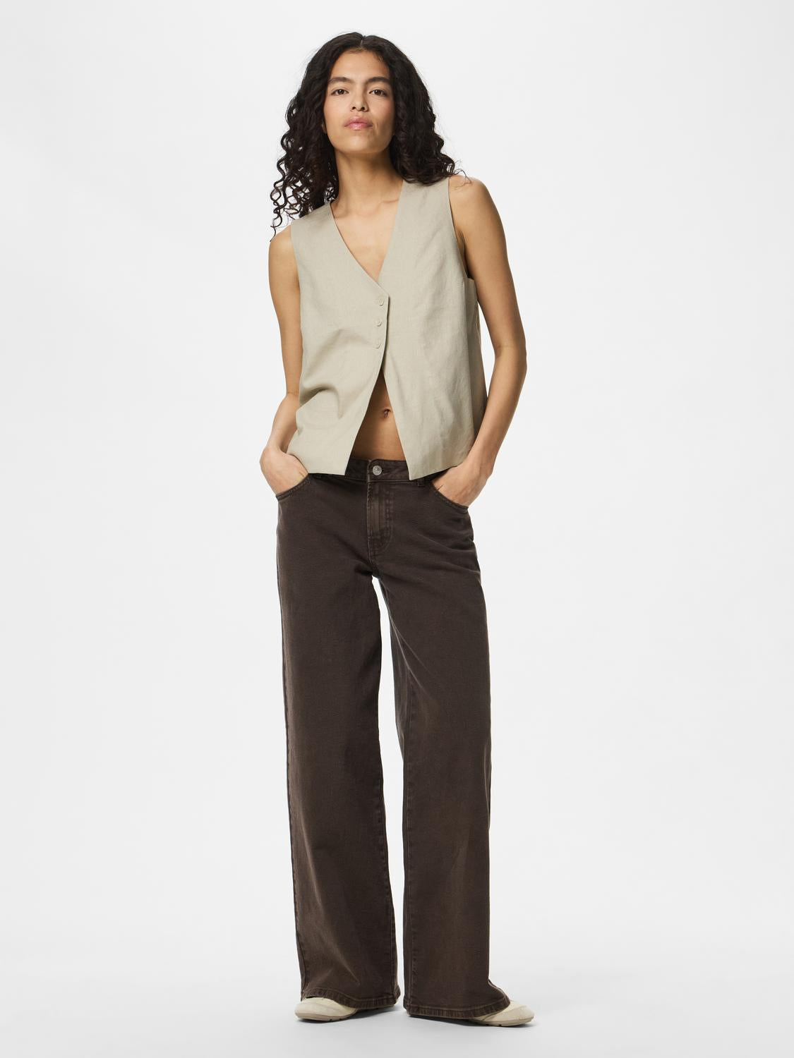 model_shot-front_full