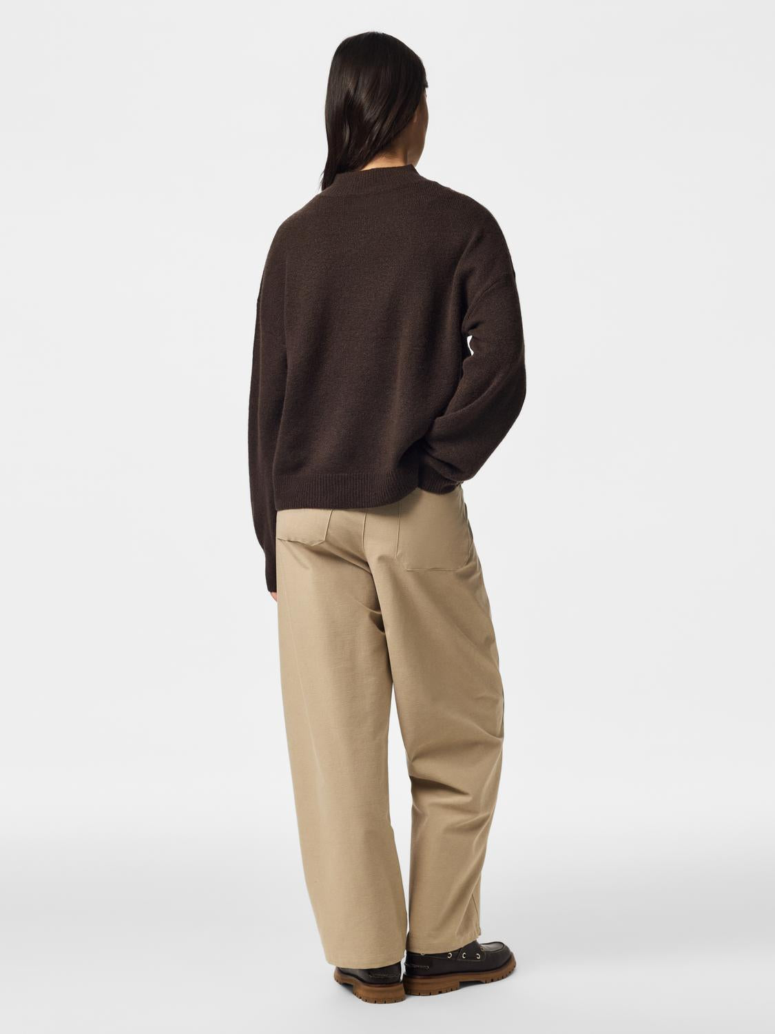 model_shot-back