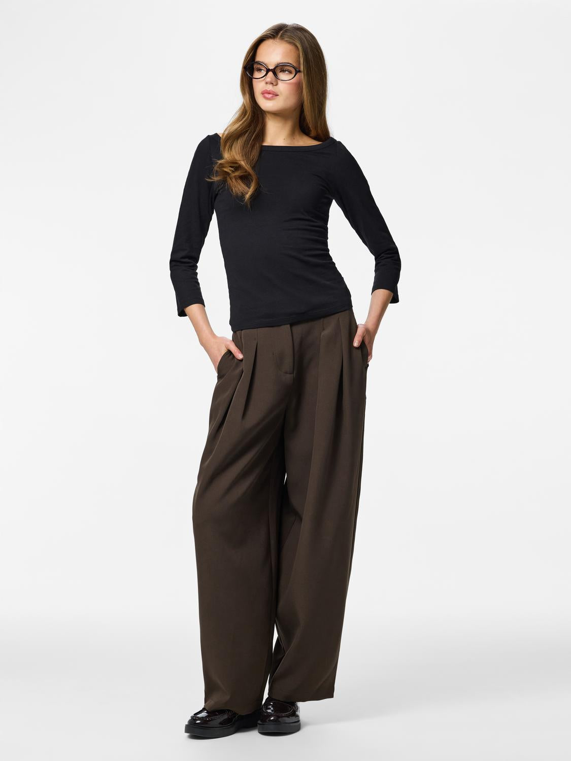 model_shot-front_full