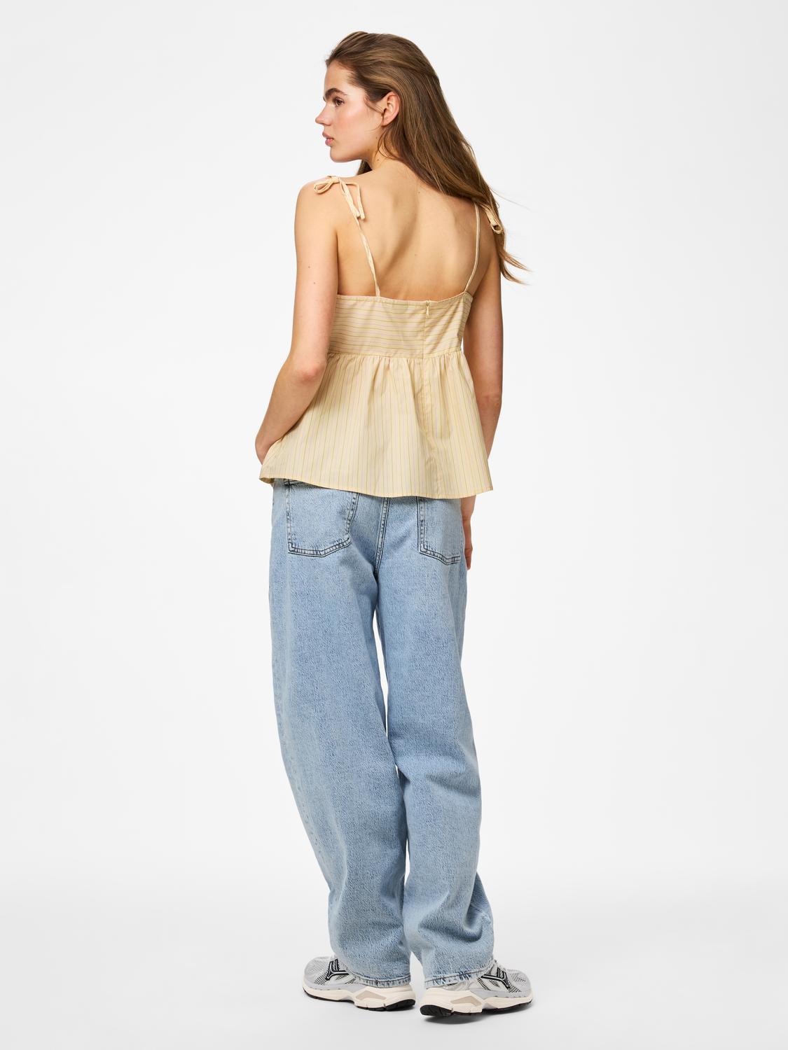 model_shot-back