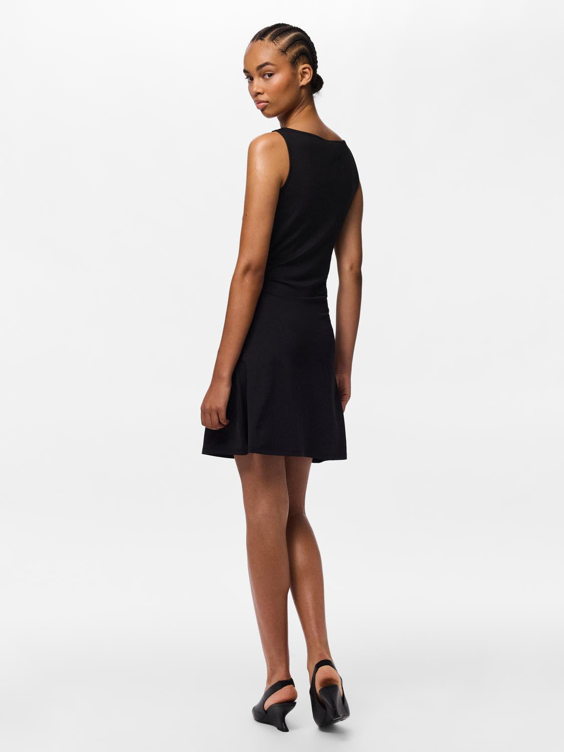 model_shot-back