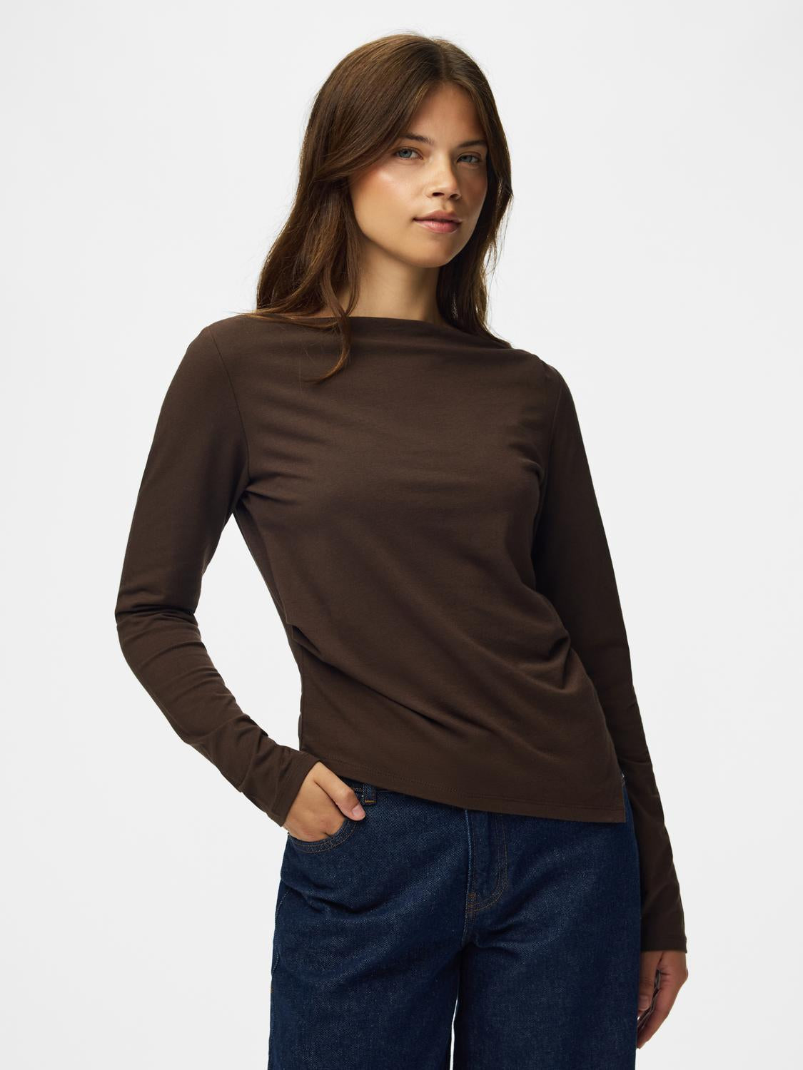 model_shot-front