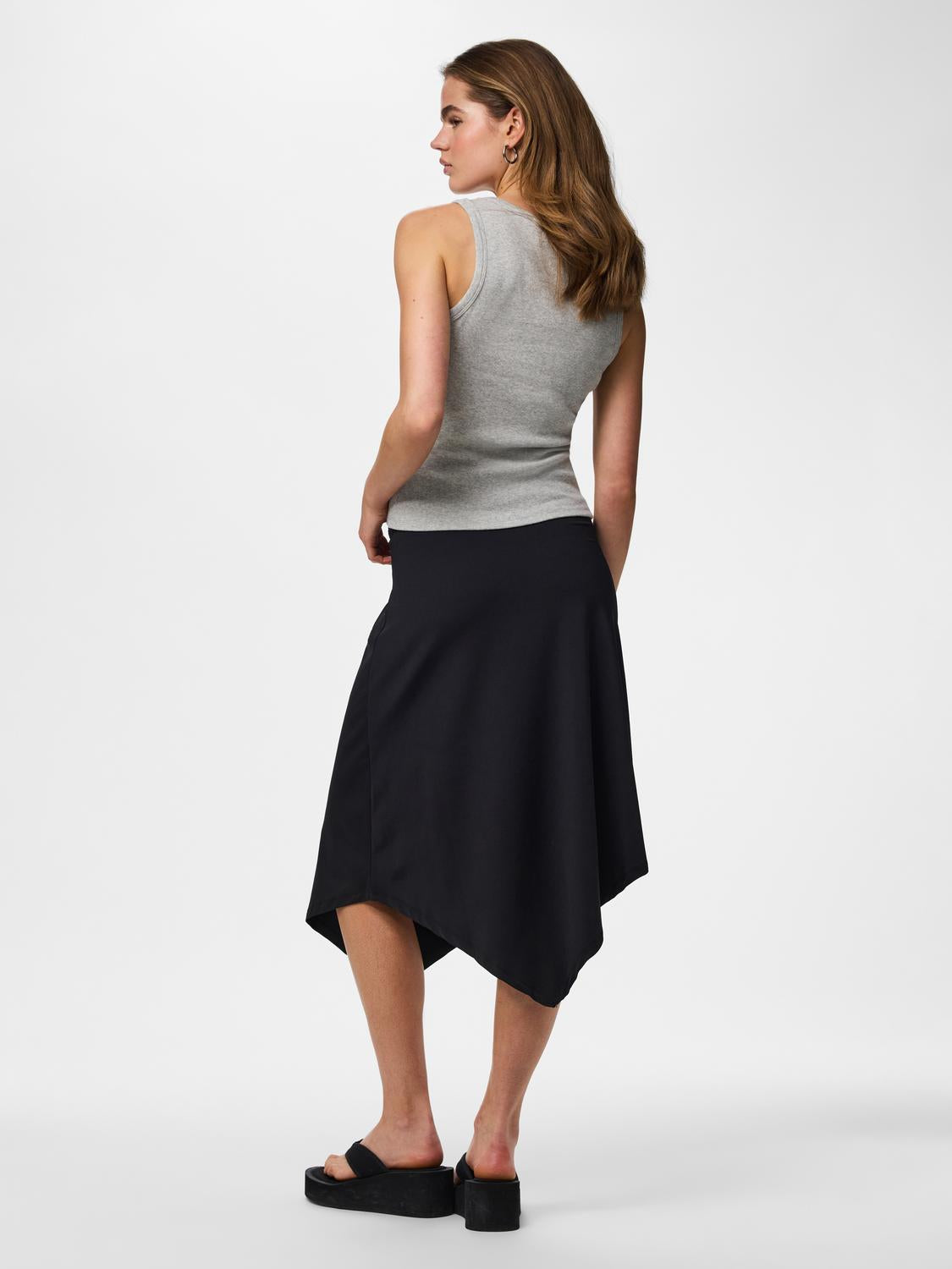 model_shot-back