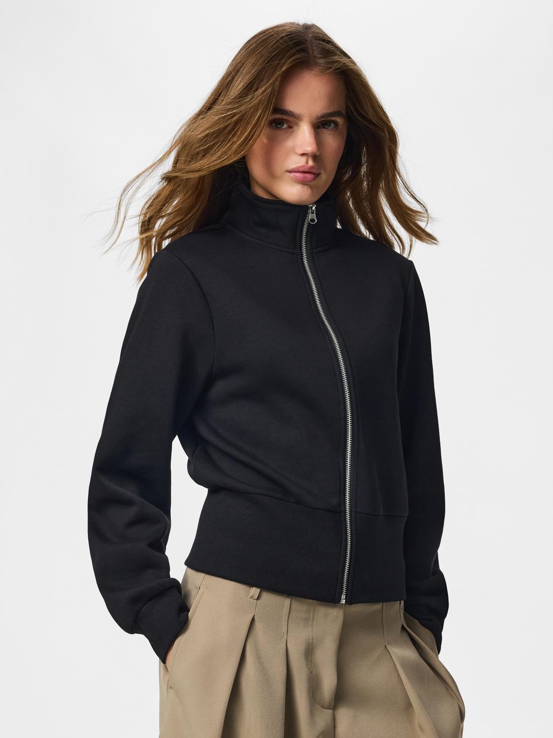 model_shot-front