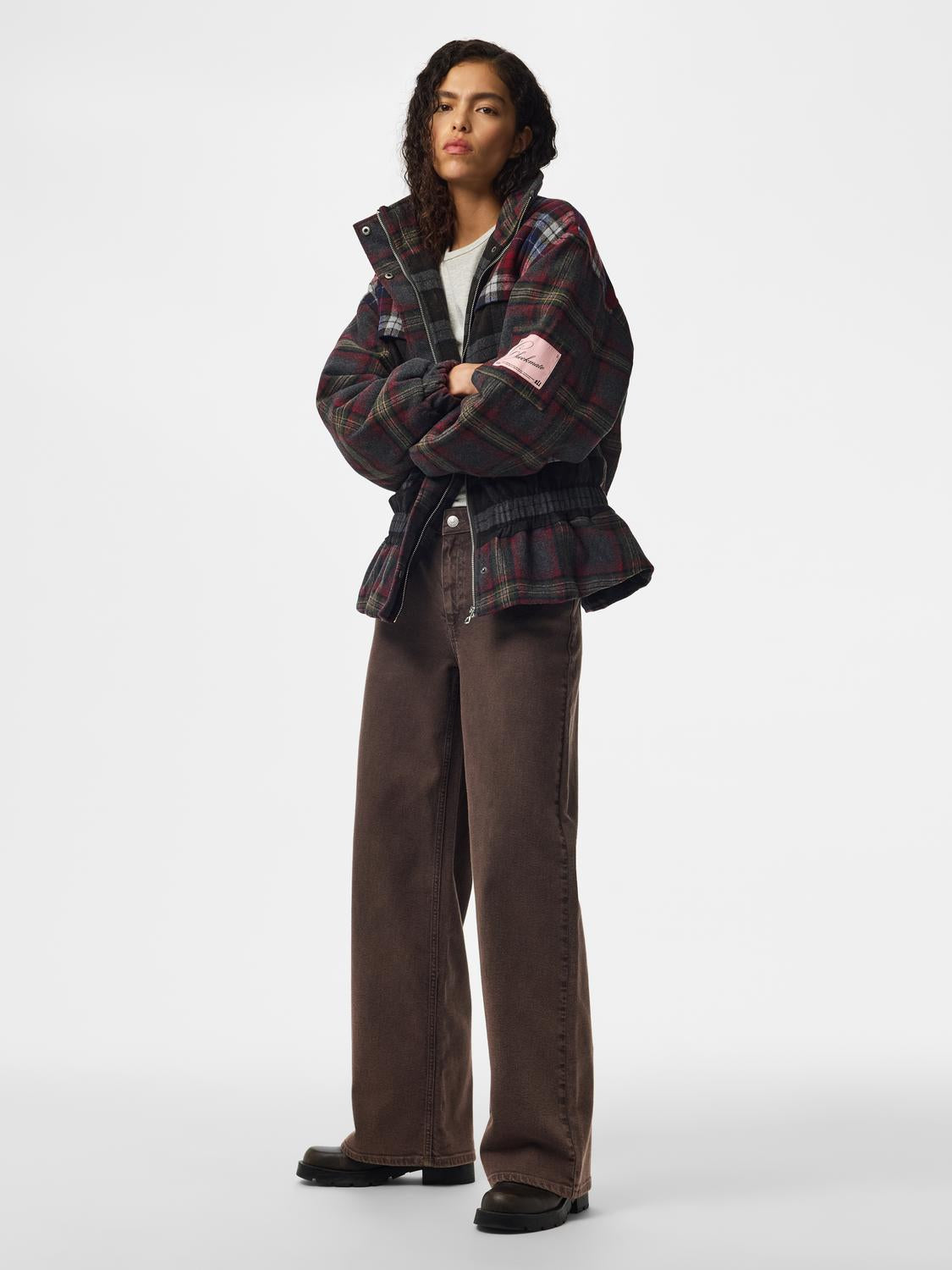 model_shot-front_full