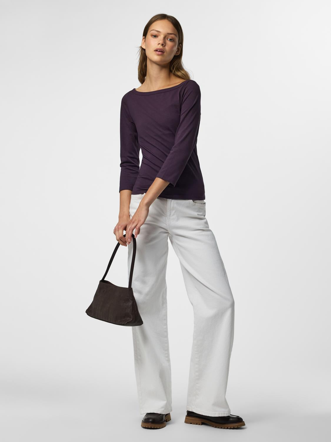model_shot-front_full