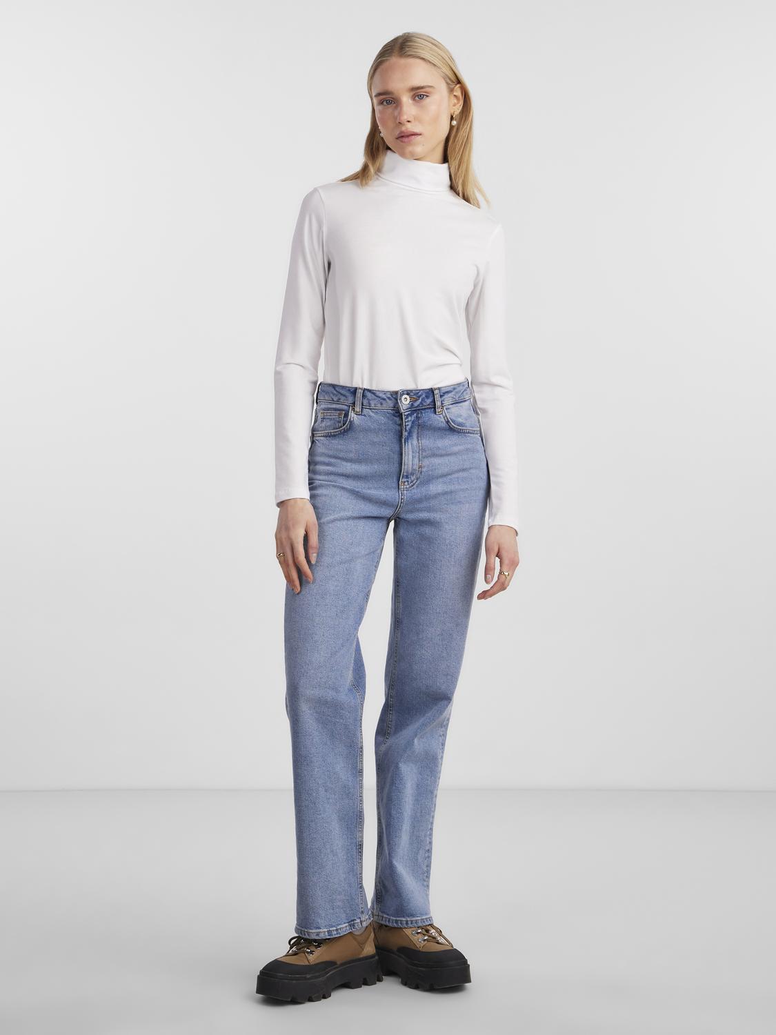 model_shot-front_full