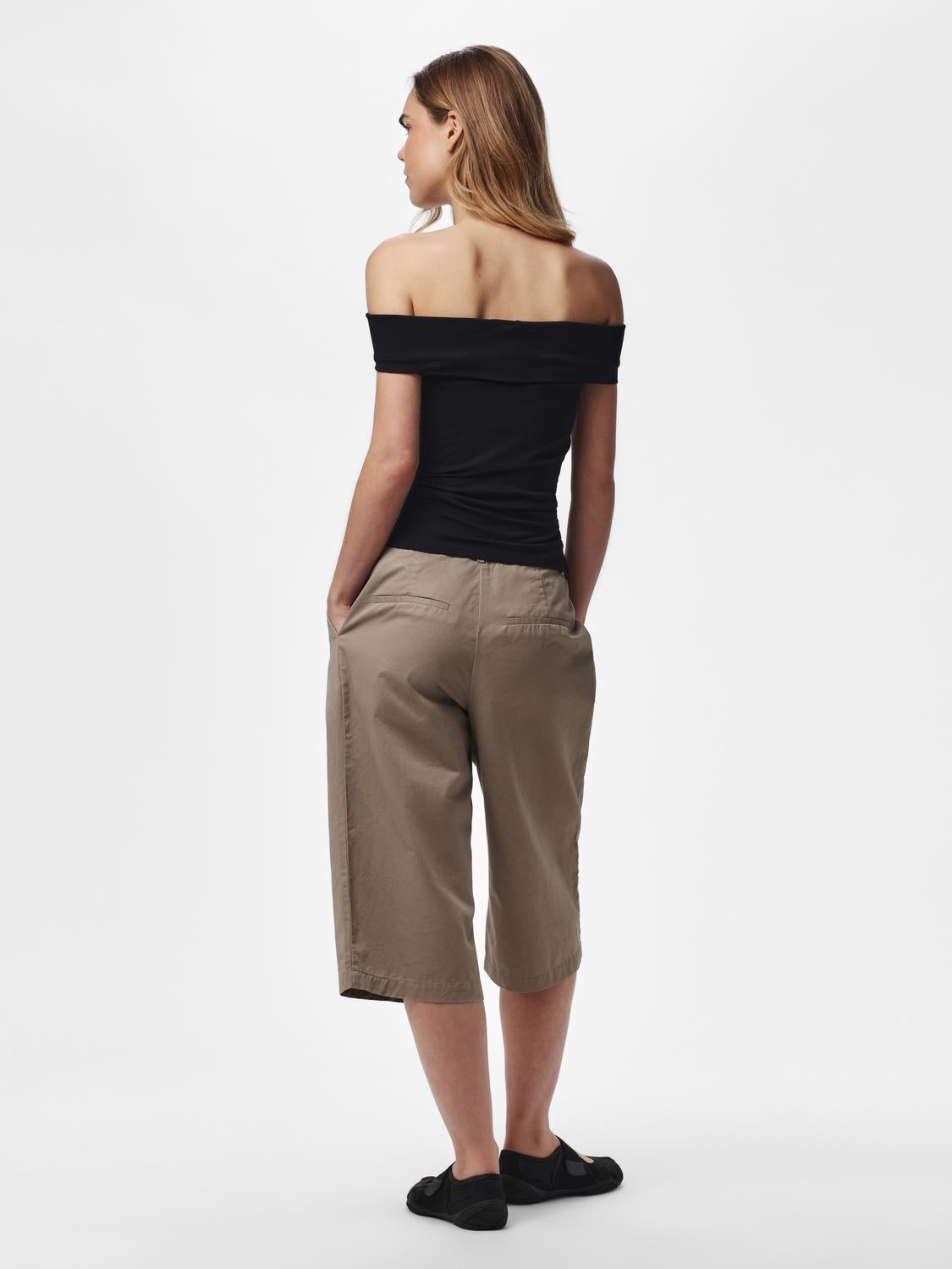 model_shot-back
