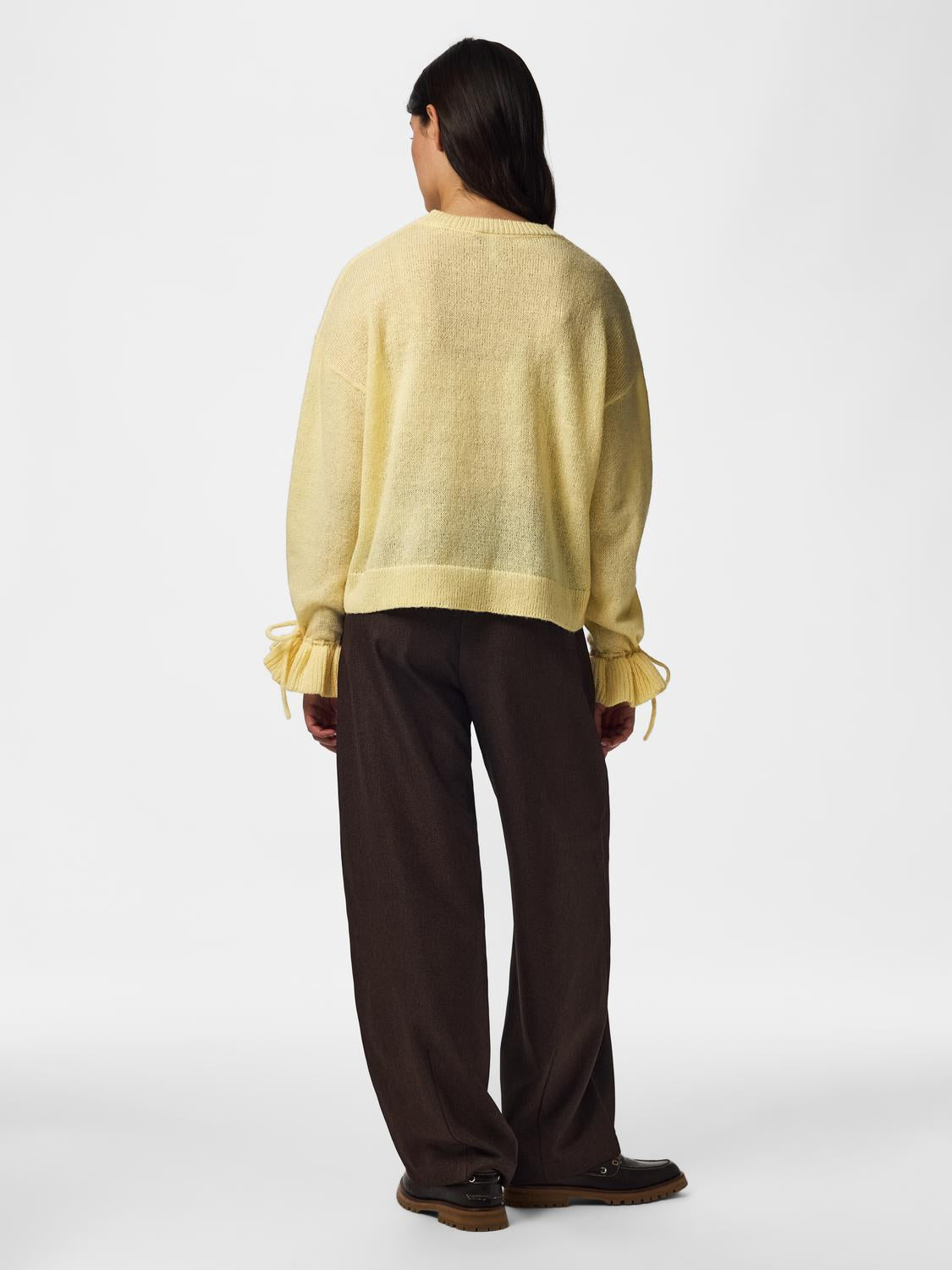 model_shot-back