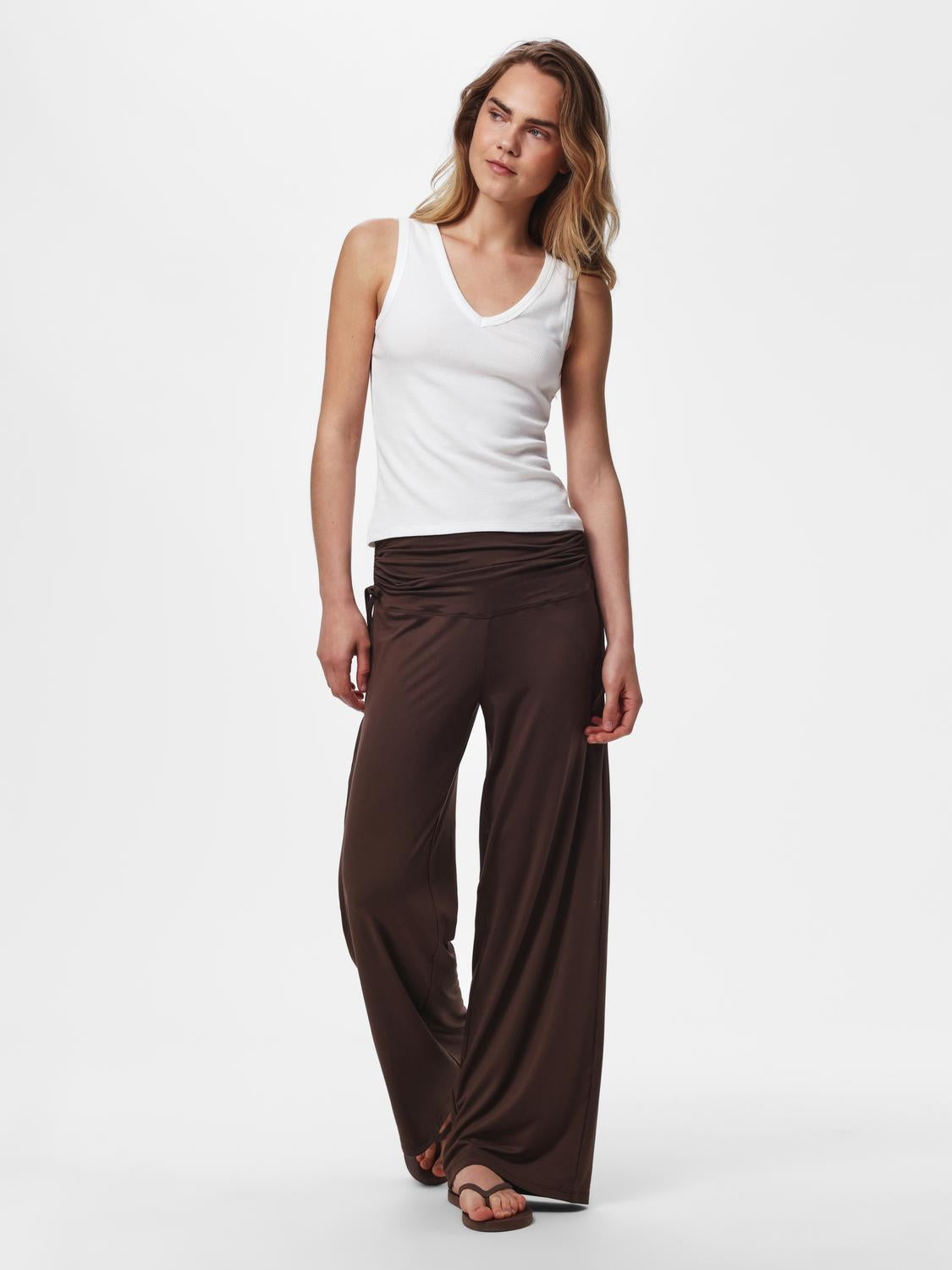 model_shot-front_full