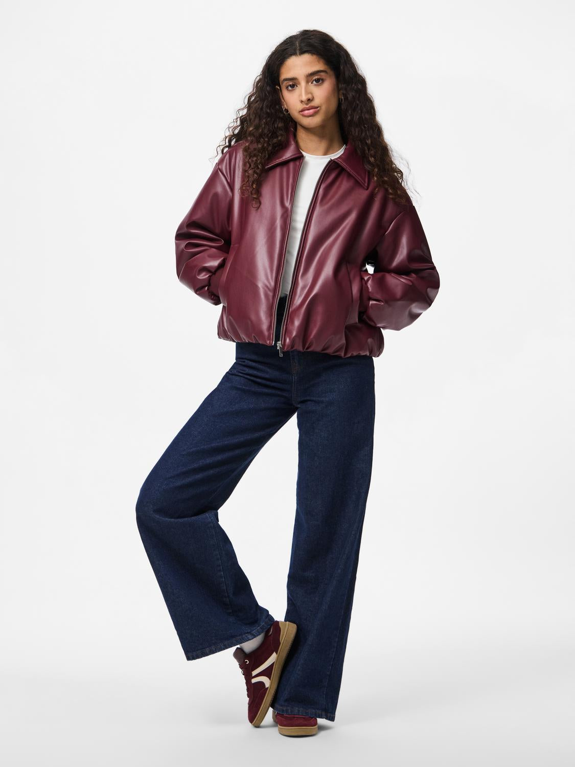 model_shot-front_full