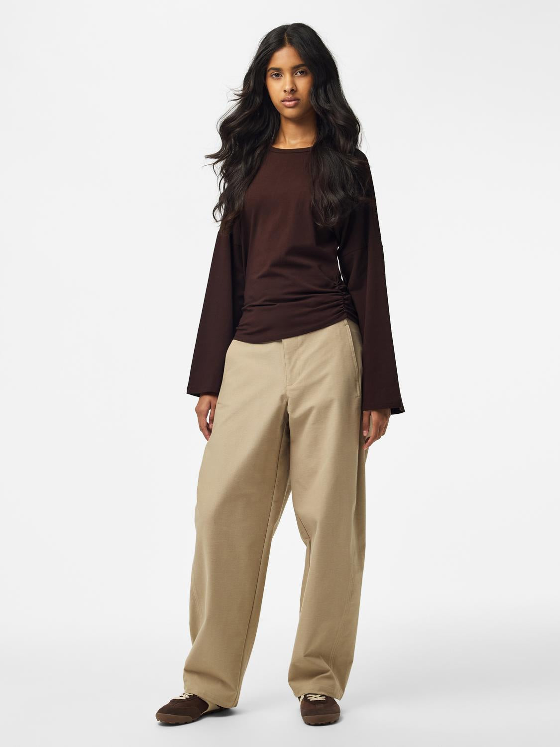 model_shot-front_full