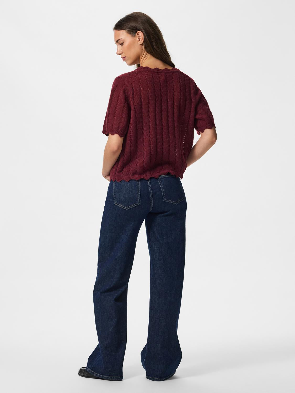 model_shot-back