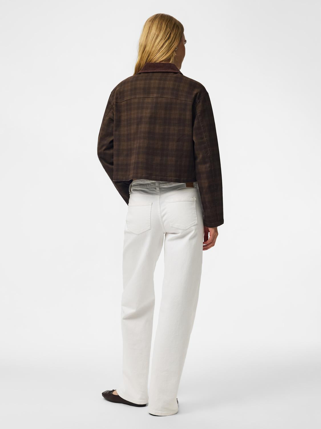 model_shot-back
