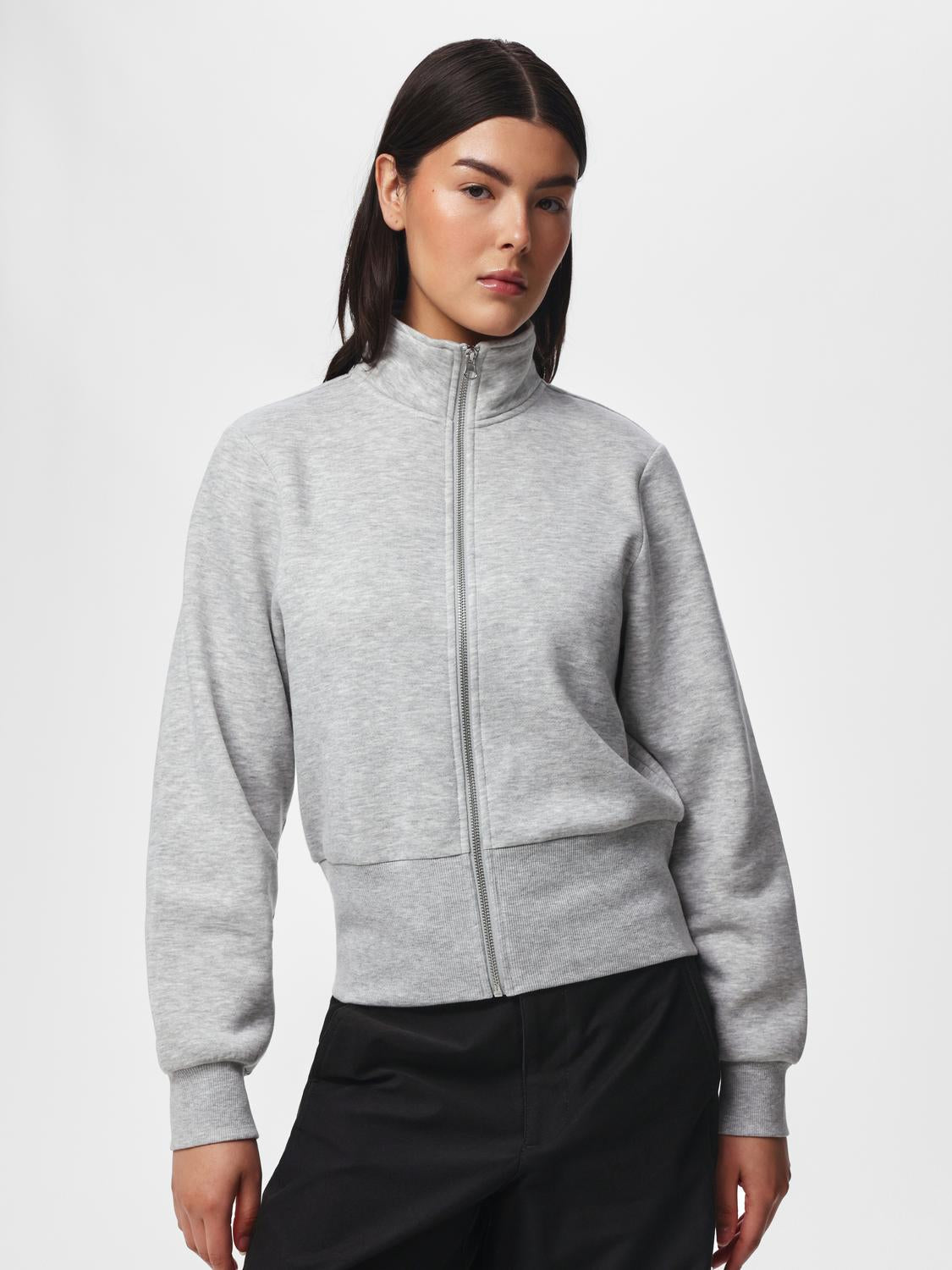 model_shot-front