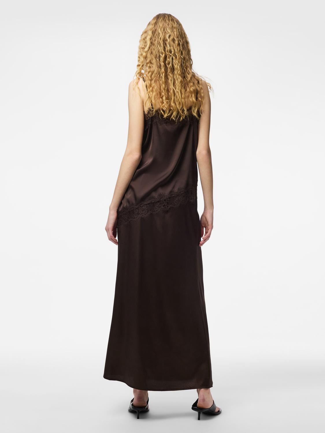 model_shot-back