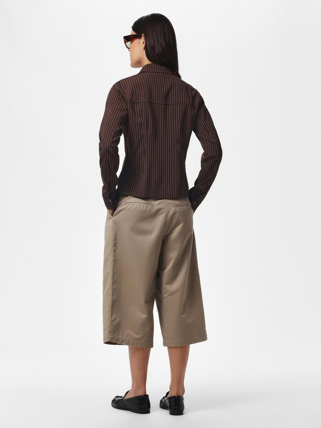model_shot-back