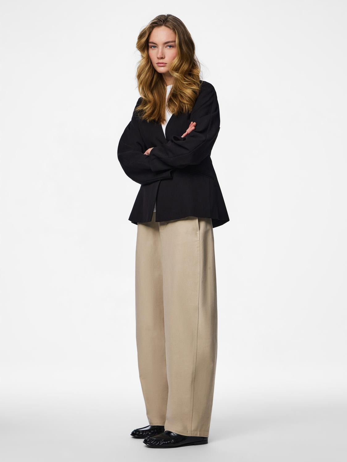 model_shot-front_full