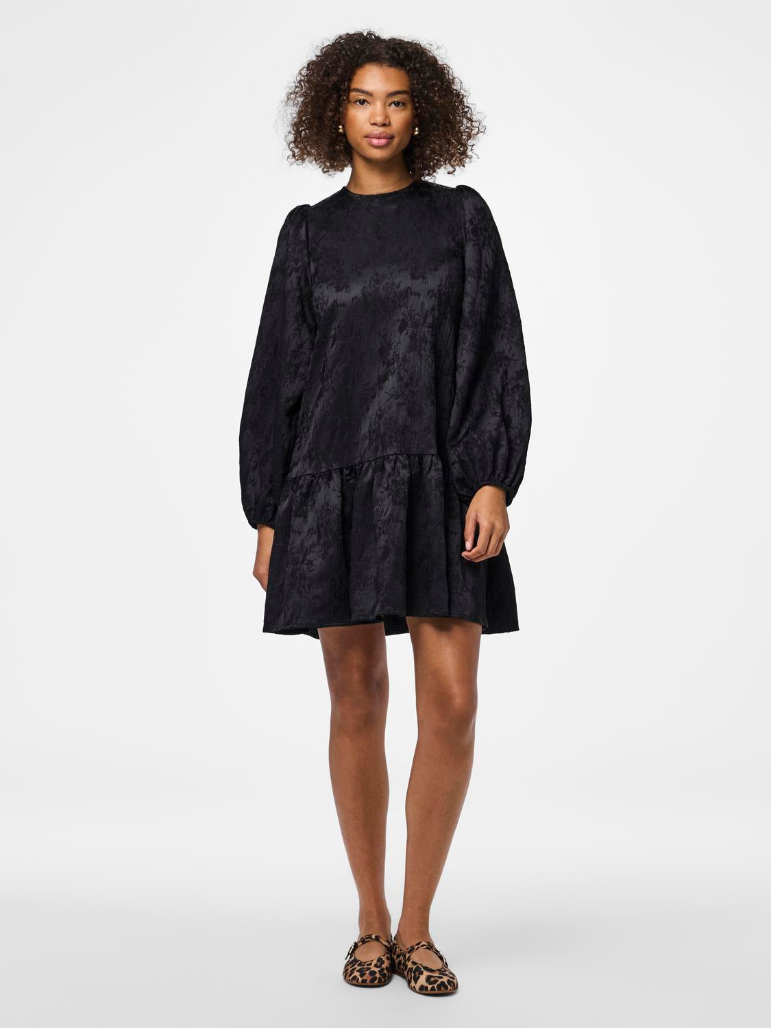 model_shot-front_full