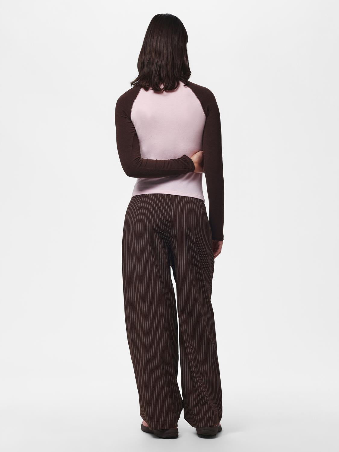 model_shot-back
