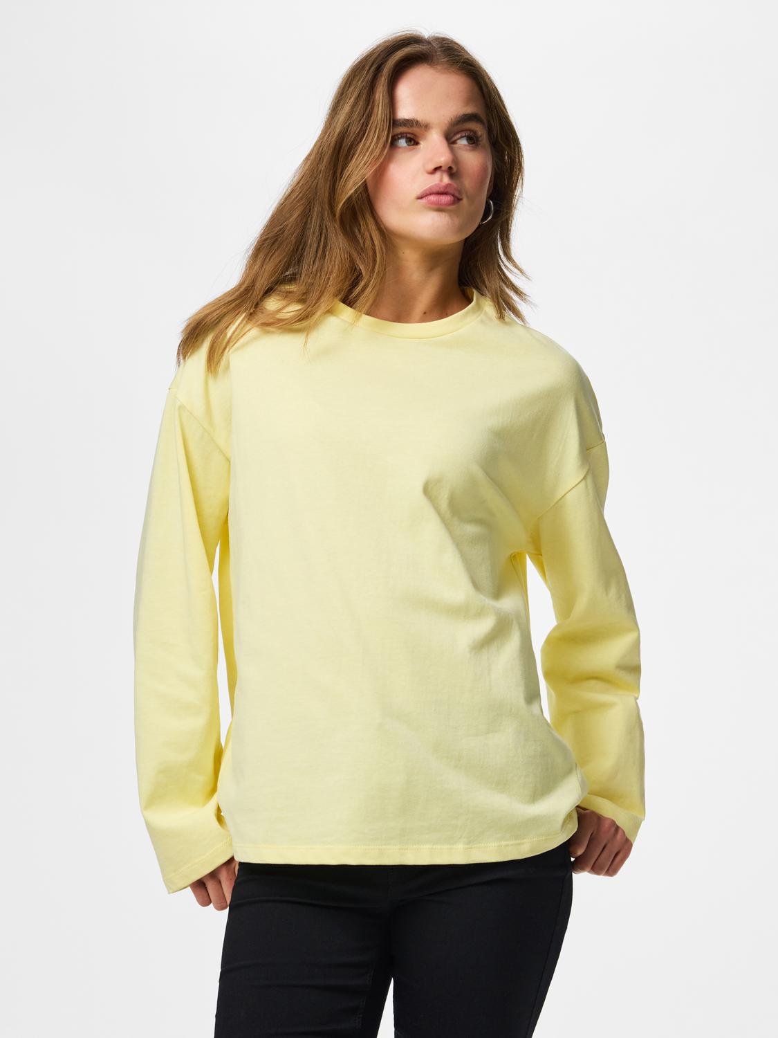 model_shot-front
