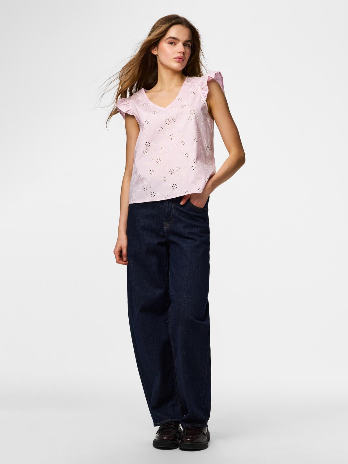 model_shot-front_full