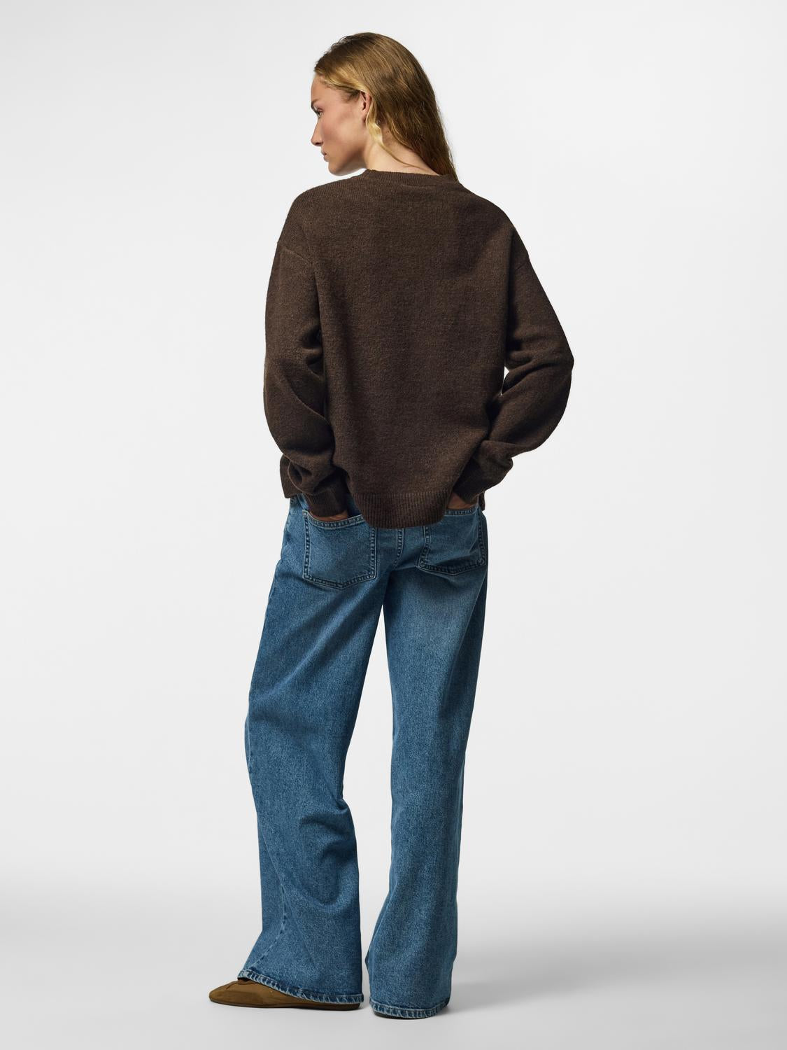 model_shot-back