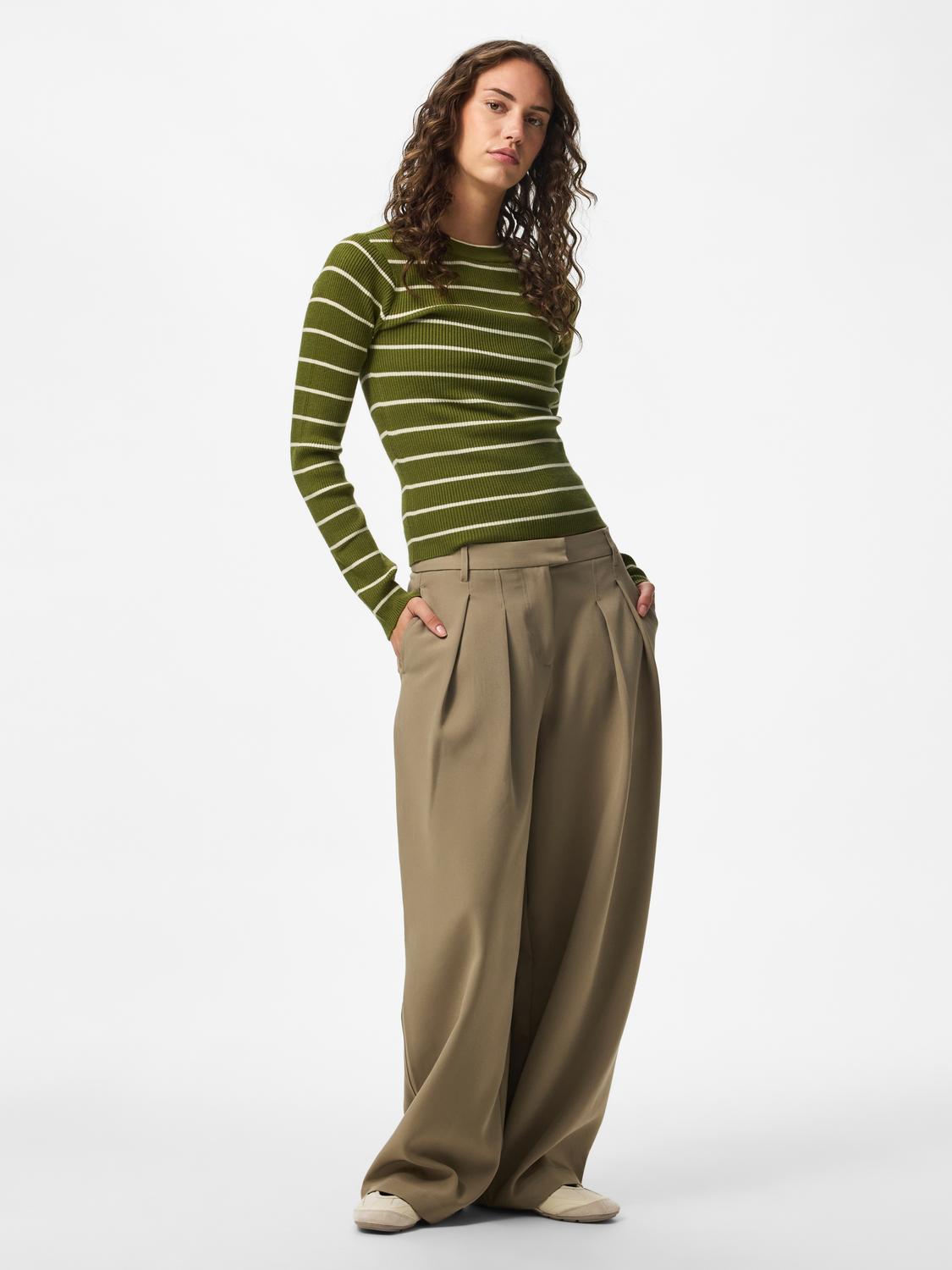 model_shot-front_full