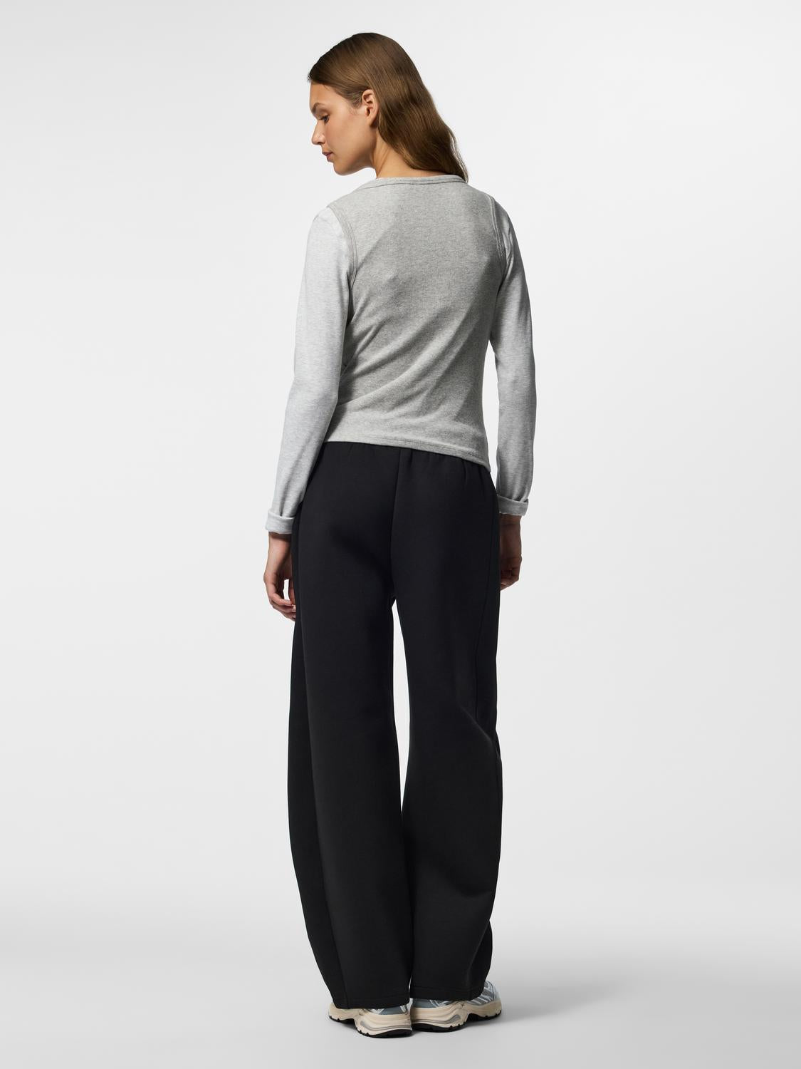 model_shot-back