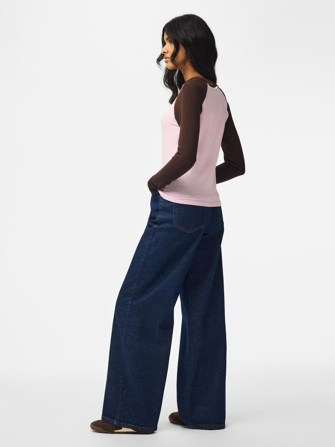 model_shot-back