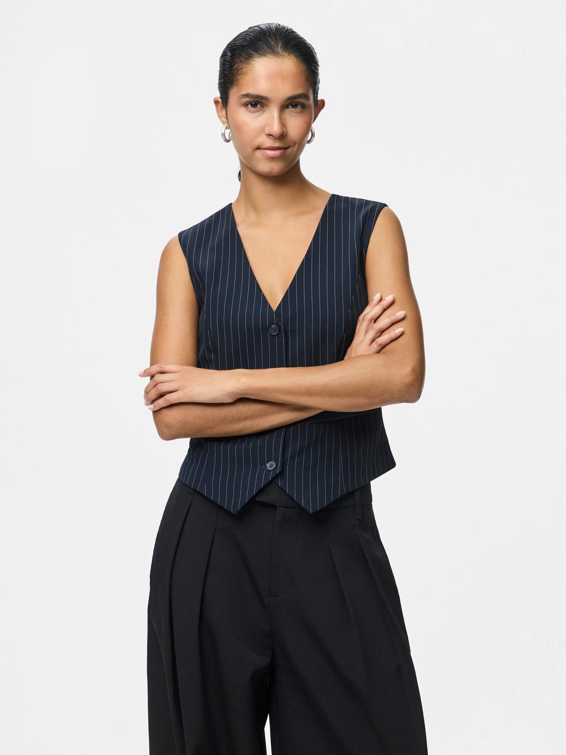 model_shot-front