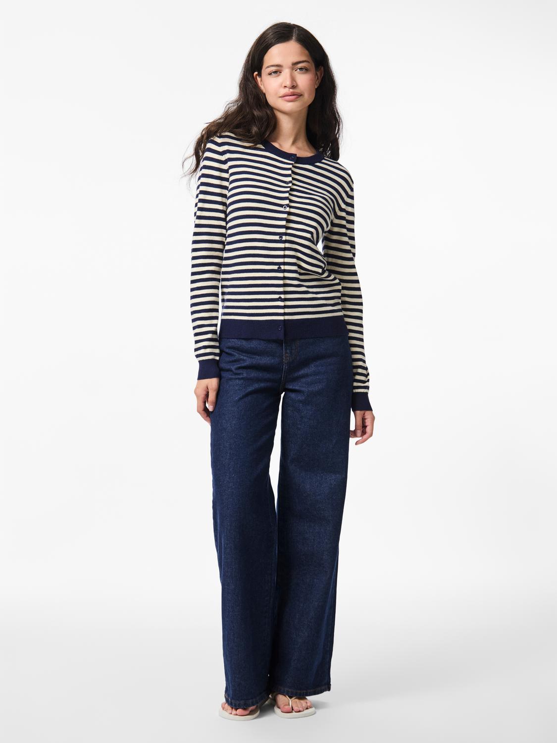 model_shot-front_full