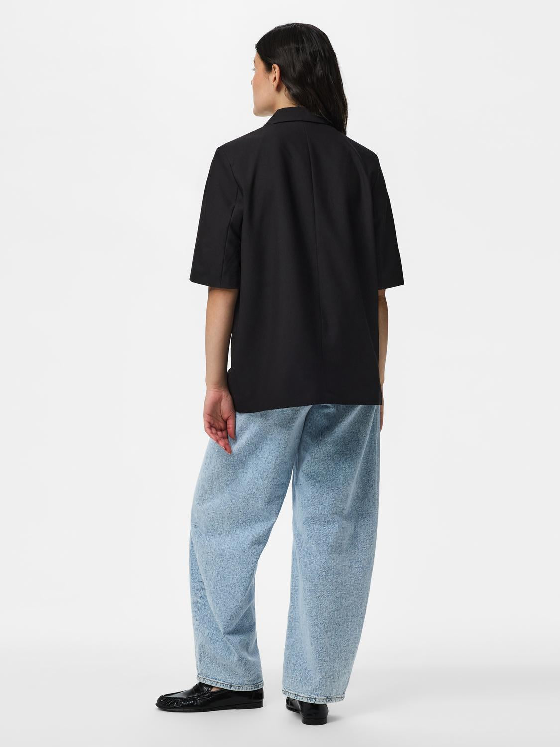 model_shot-back