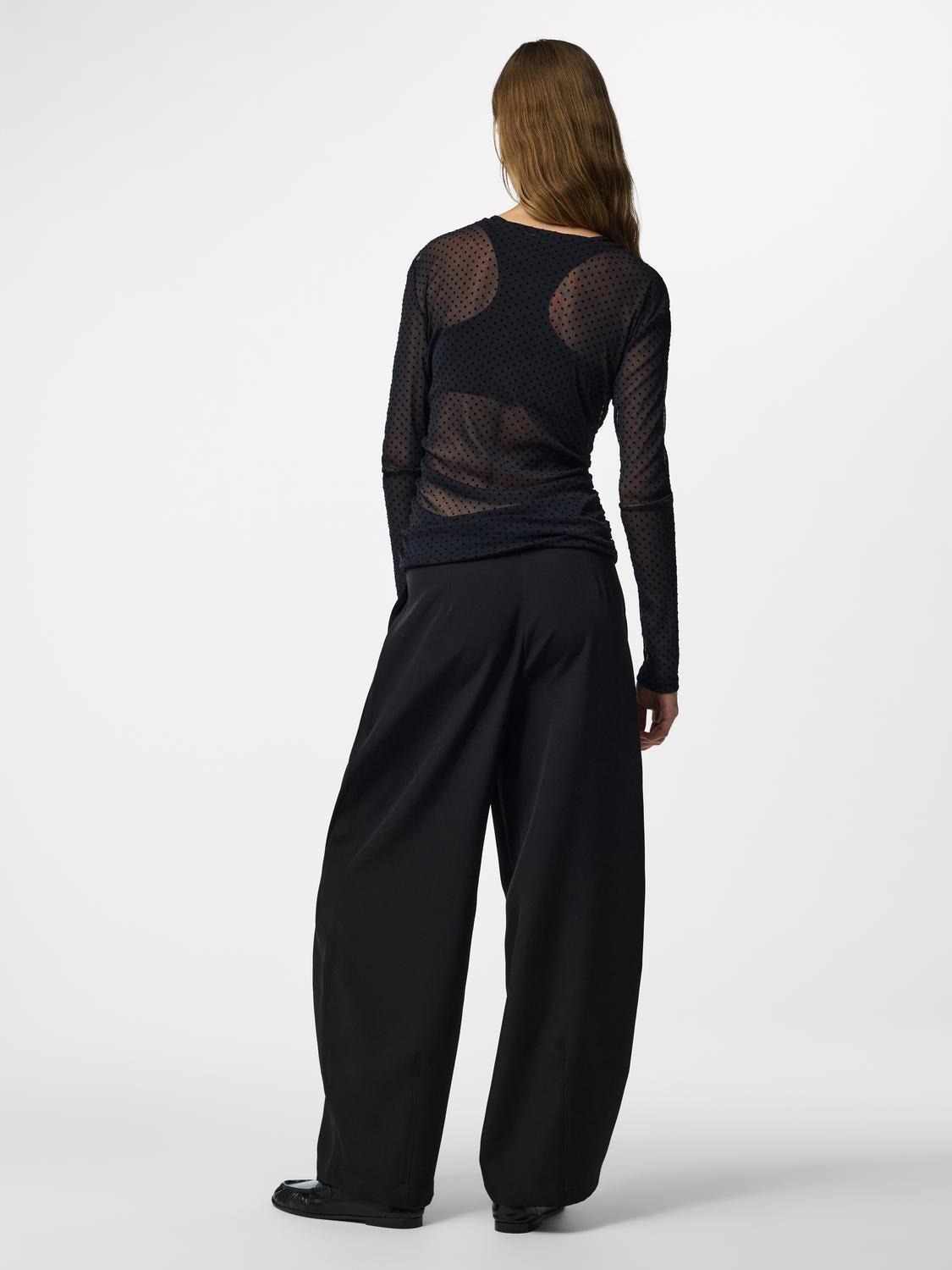 model_shot-back