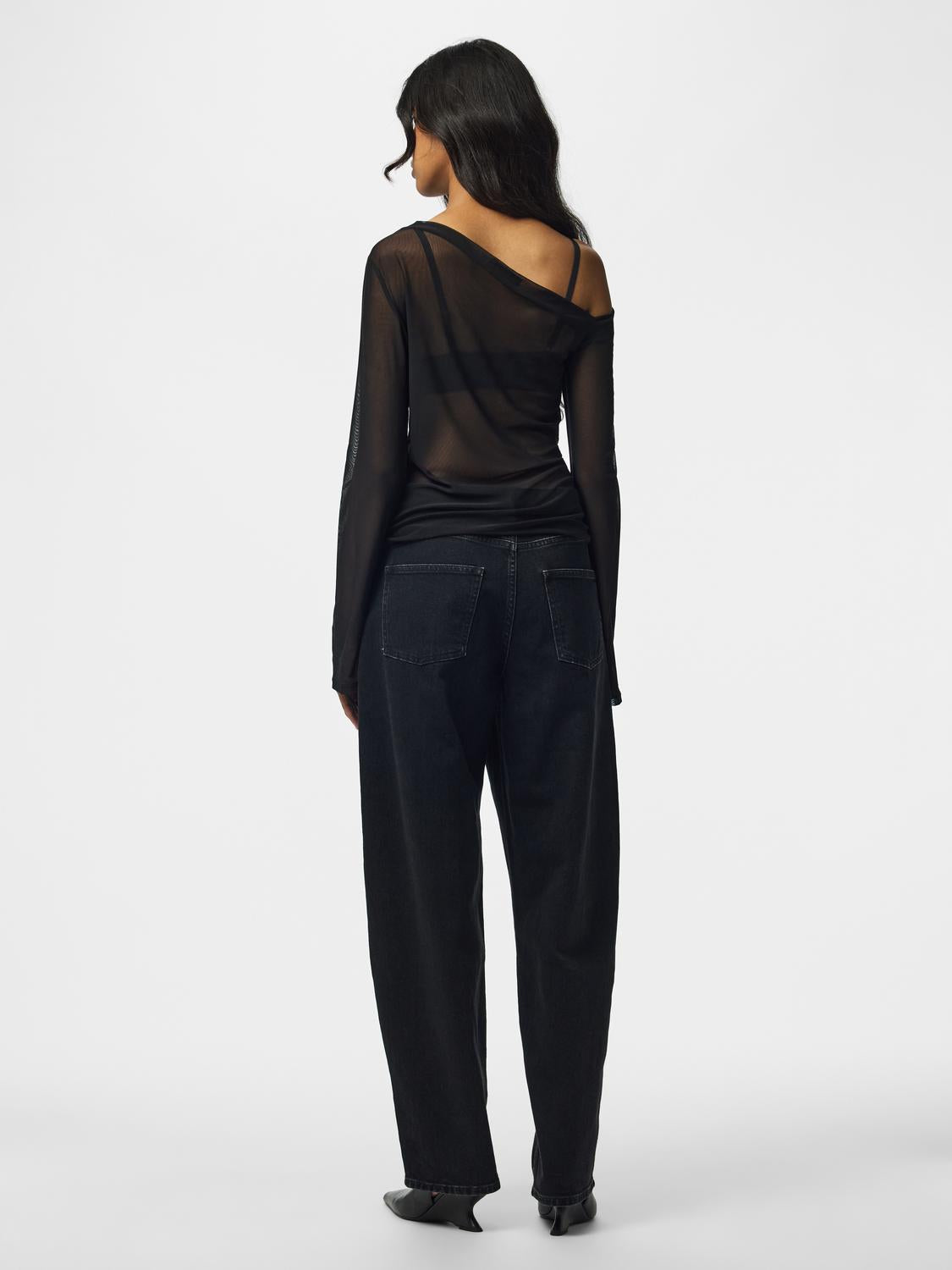 model_shot-back
