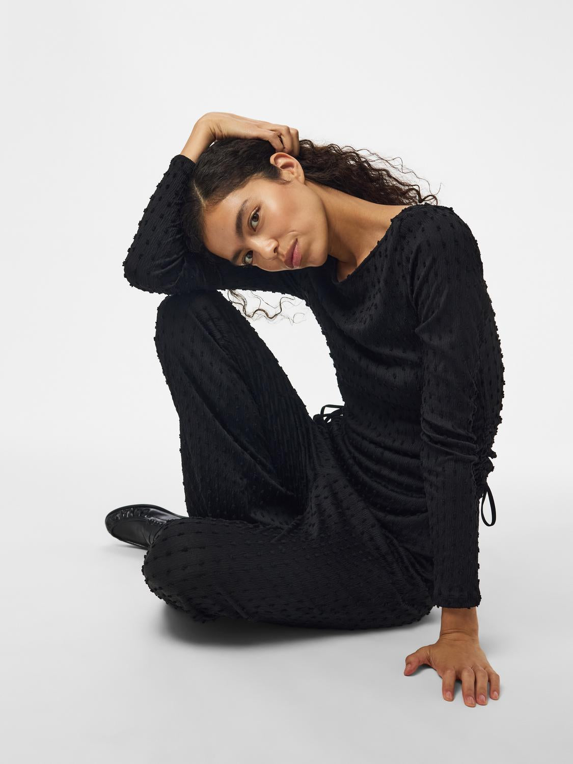model_shot-creative